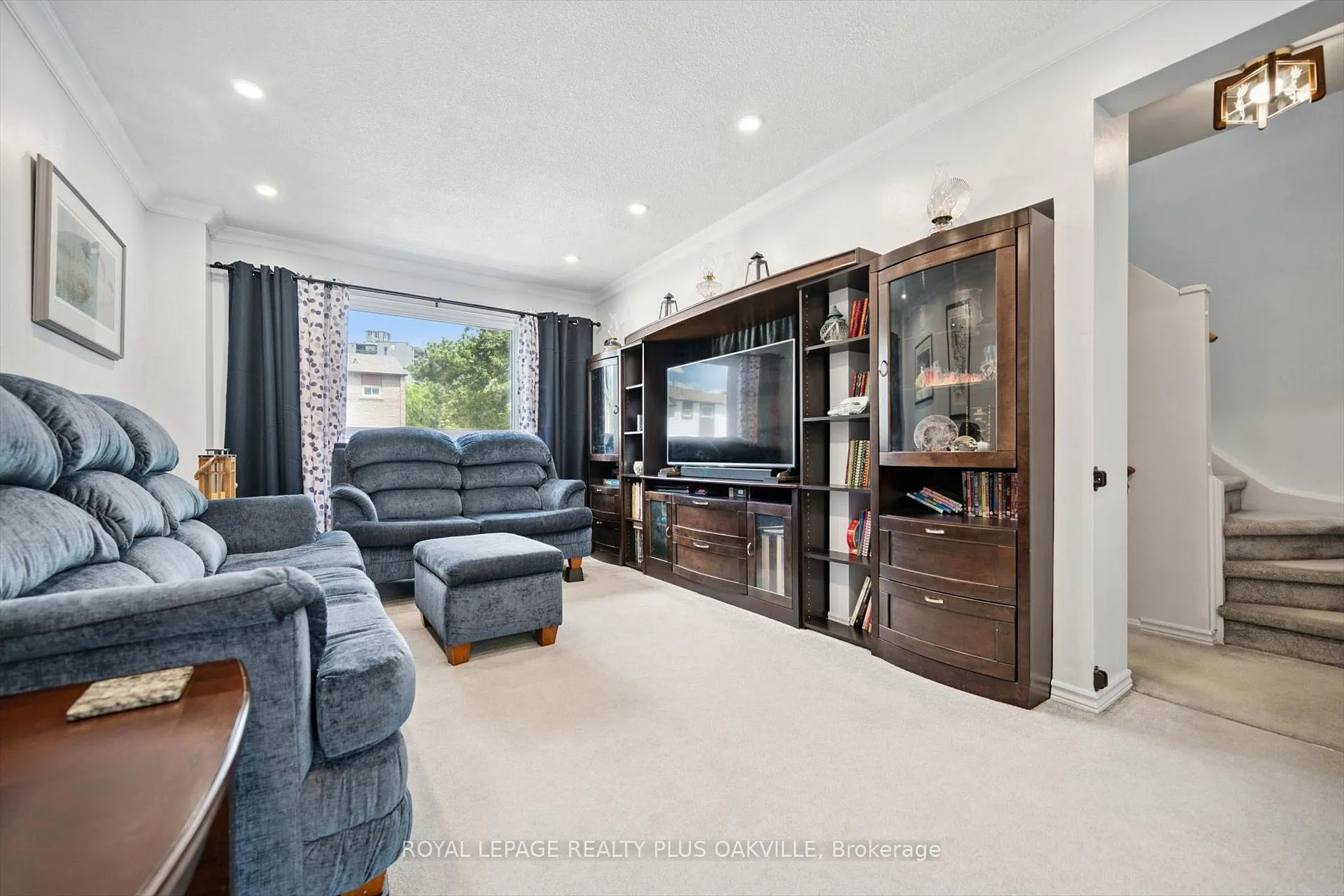 Photo 5 of Unit 37, 1221 Dundix Road, Mississauga, Applewood — HOMEH