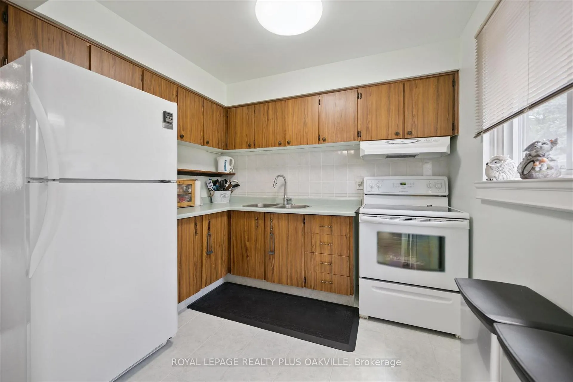 Photo 10 of Unit 37, 1221 Dundix Road, Mississauga, Applewood — HOMEH
