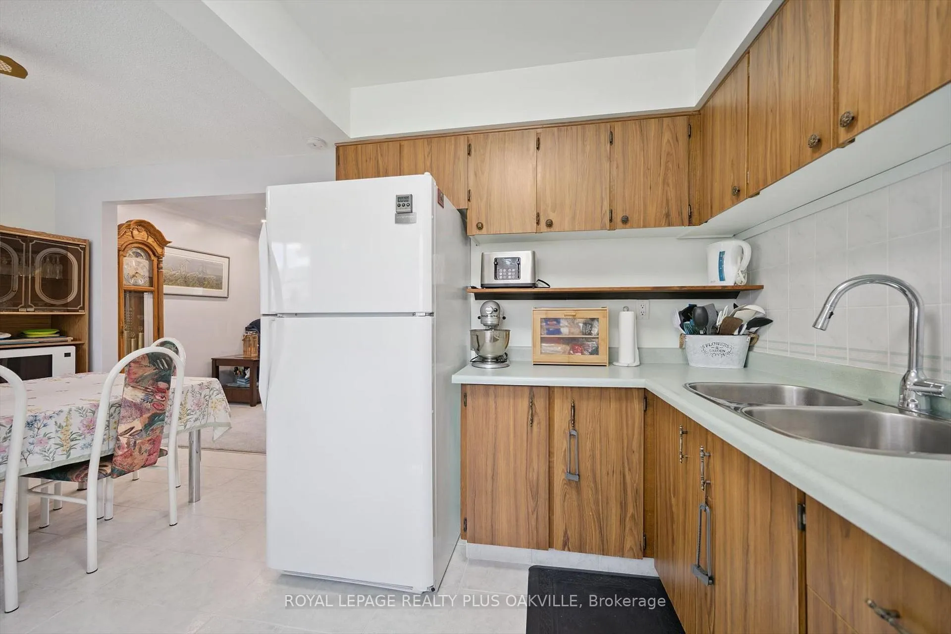 Photo 11 of Unit 37, 1221 Dundix Road, Mississauga, Applewood — HOMEH