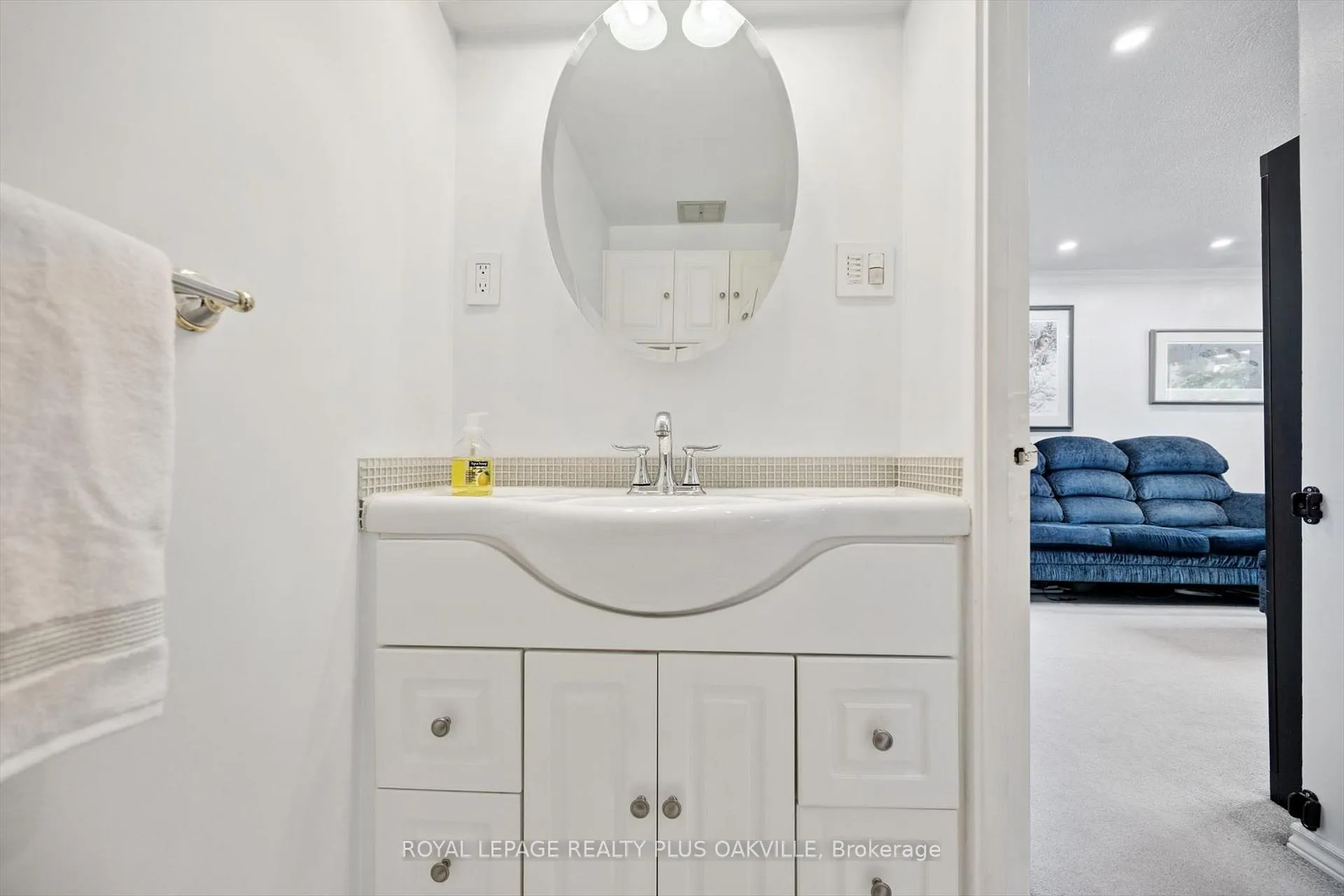 Photo 12 of Unit 37, 1221 Dundix Road, Mississauga, Applewood — HOMEH