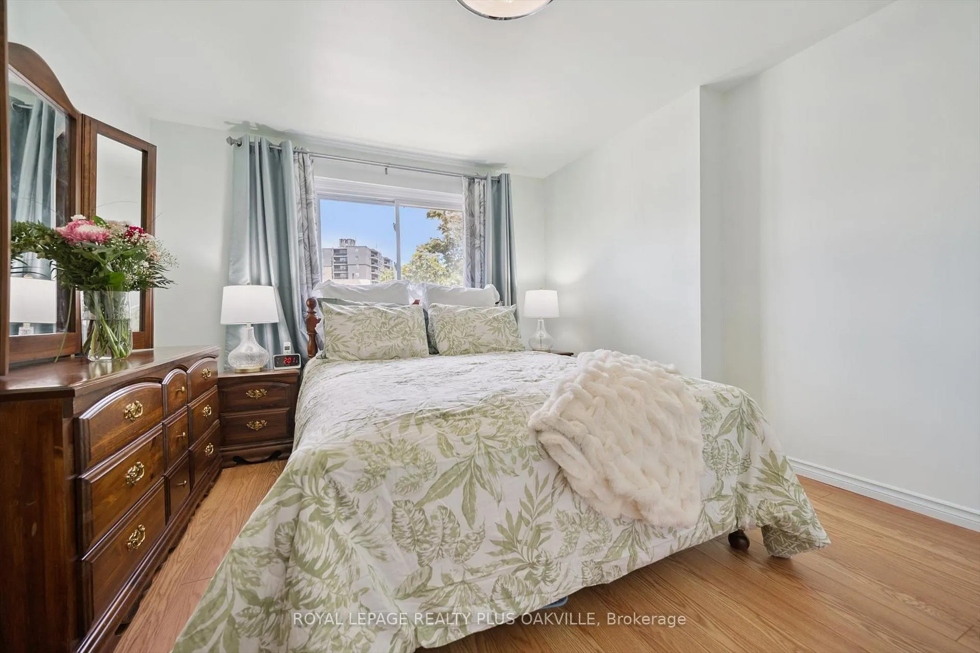 Photo 14 of Unit 37, 1221 Dundix Road, Mississauga, Applewood — HOMEH
