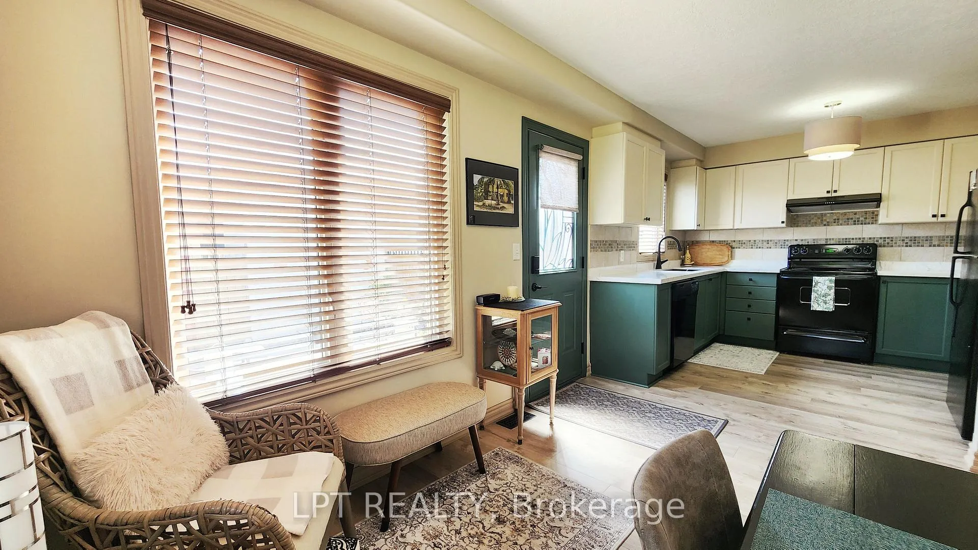 Photo 13 of 17 Silver Maple Crescent, Barrie, Holly — HOMEH