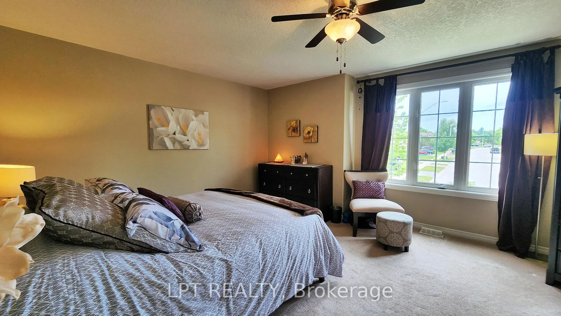 Photo 15 of 17 Silver Maple Crescent, Barrie, Holly — HOMEH