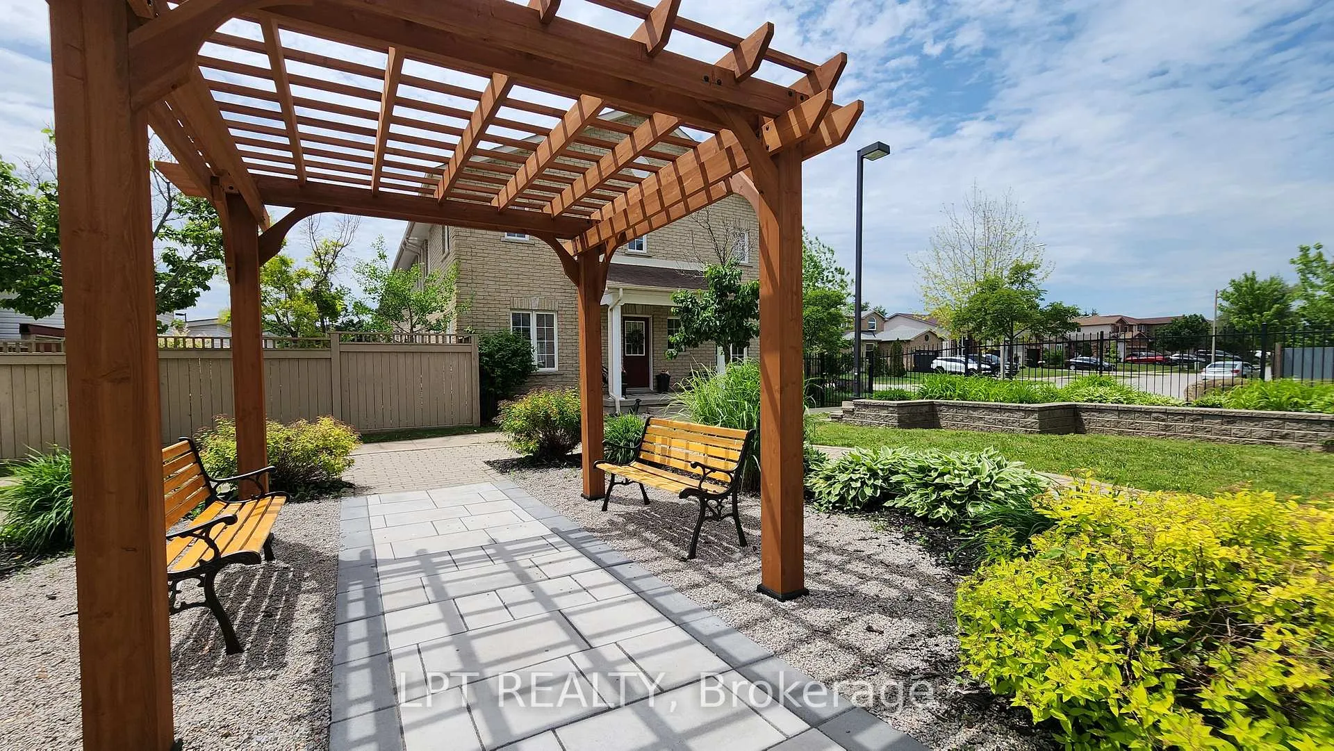 Photo 27 of 17 Silver Maple Crescent, Barrie, Holly — HOMEH