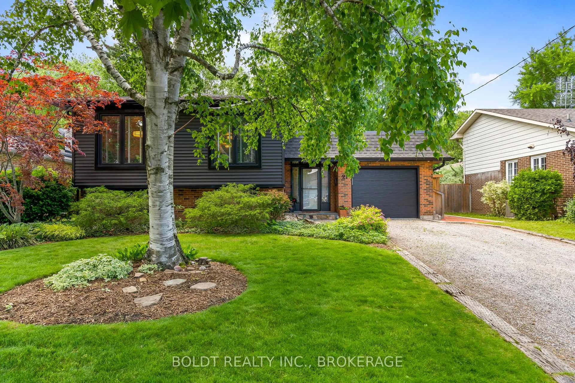 Photo 1 of 21 Shoreline Drive, St. Catharines, Lakeshore — HOMEH