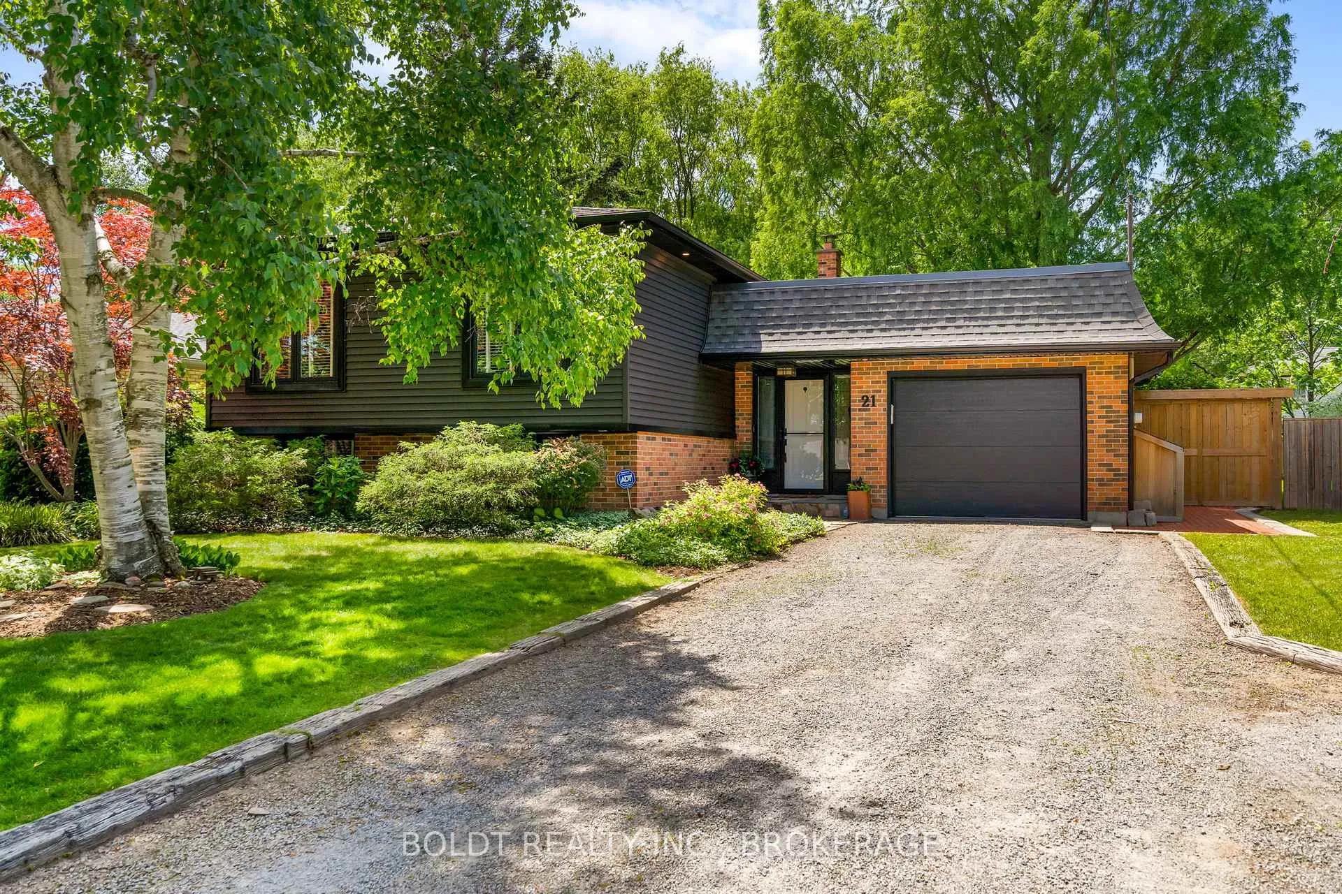 Photo 2 of 21 Shoreline Drive, St. Catharines, Lakeshore — HOMEH