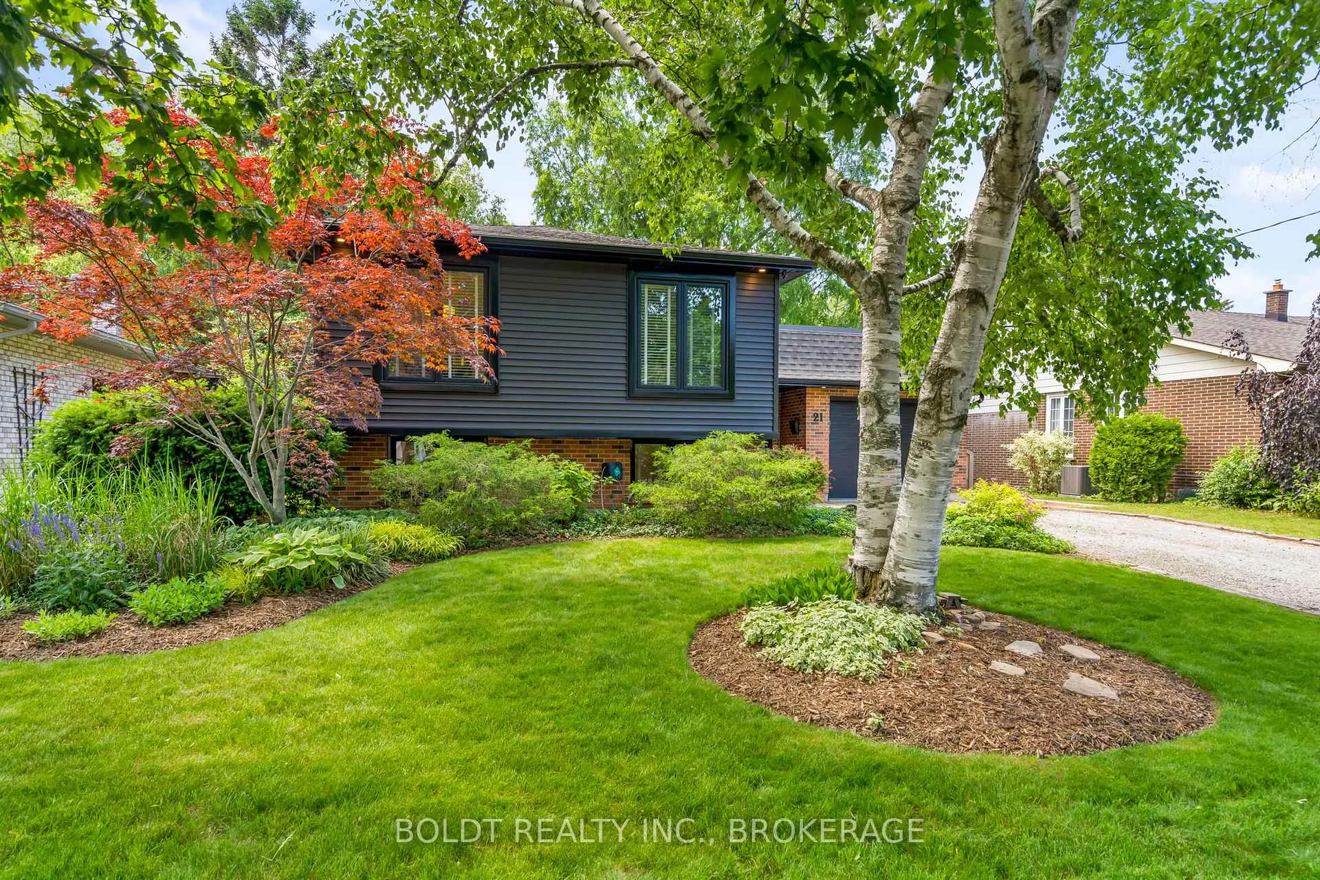 Photo 3 of 21 Shoreline Drive, St. Catharines, Lakeshore — HOMEH