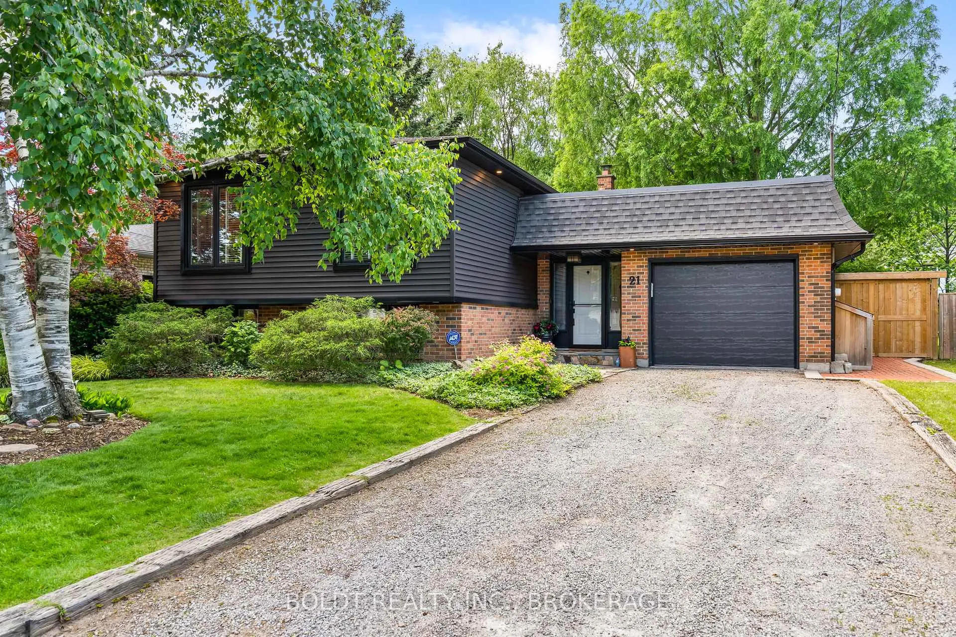 Photo 4 of 21 Shoreline Drive, St. Catharines, Lakeshore — HOMEH