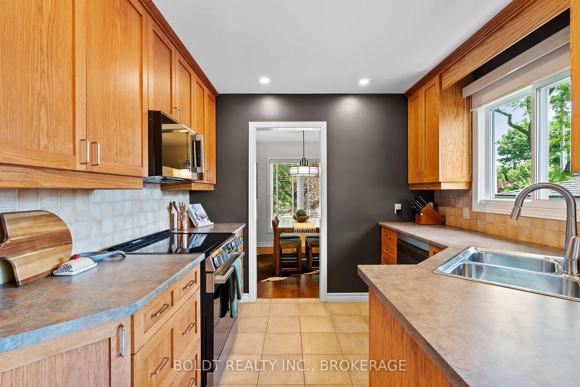 Photo 15 of 21 Shoreline Drive, St. Catharines, Lakeshore — HOMEH