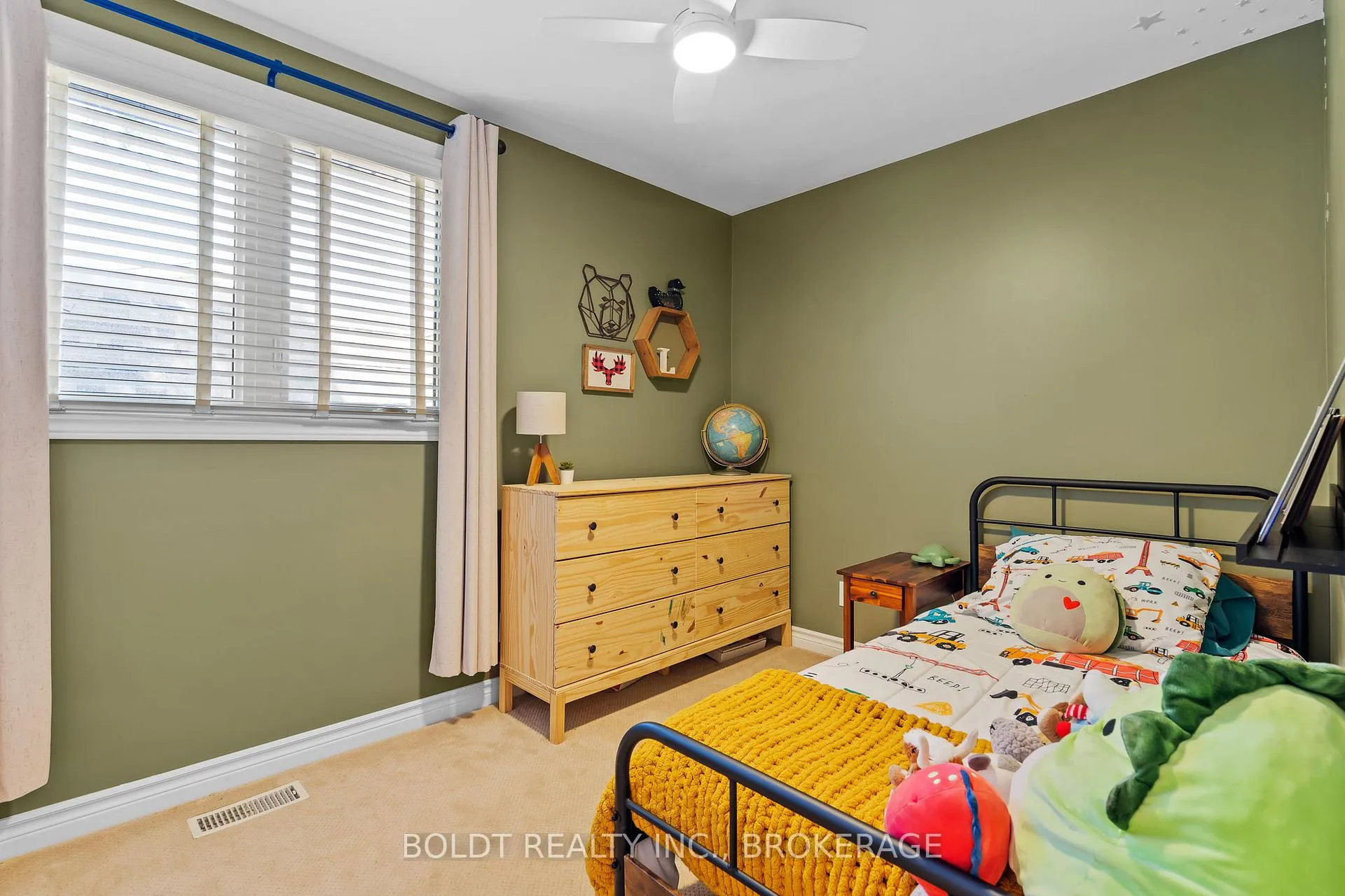 Photo 17 of 21 Shoreline Drive, St. Catharines, Lakeshore — HOMEH