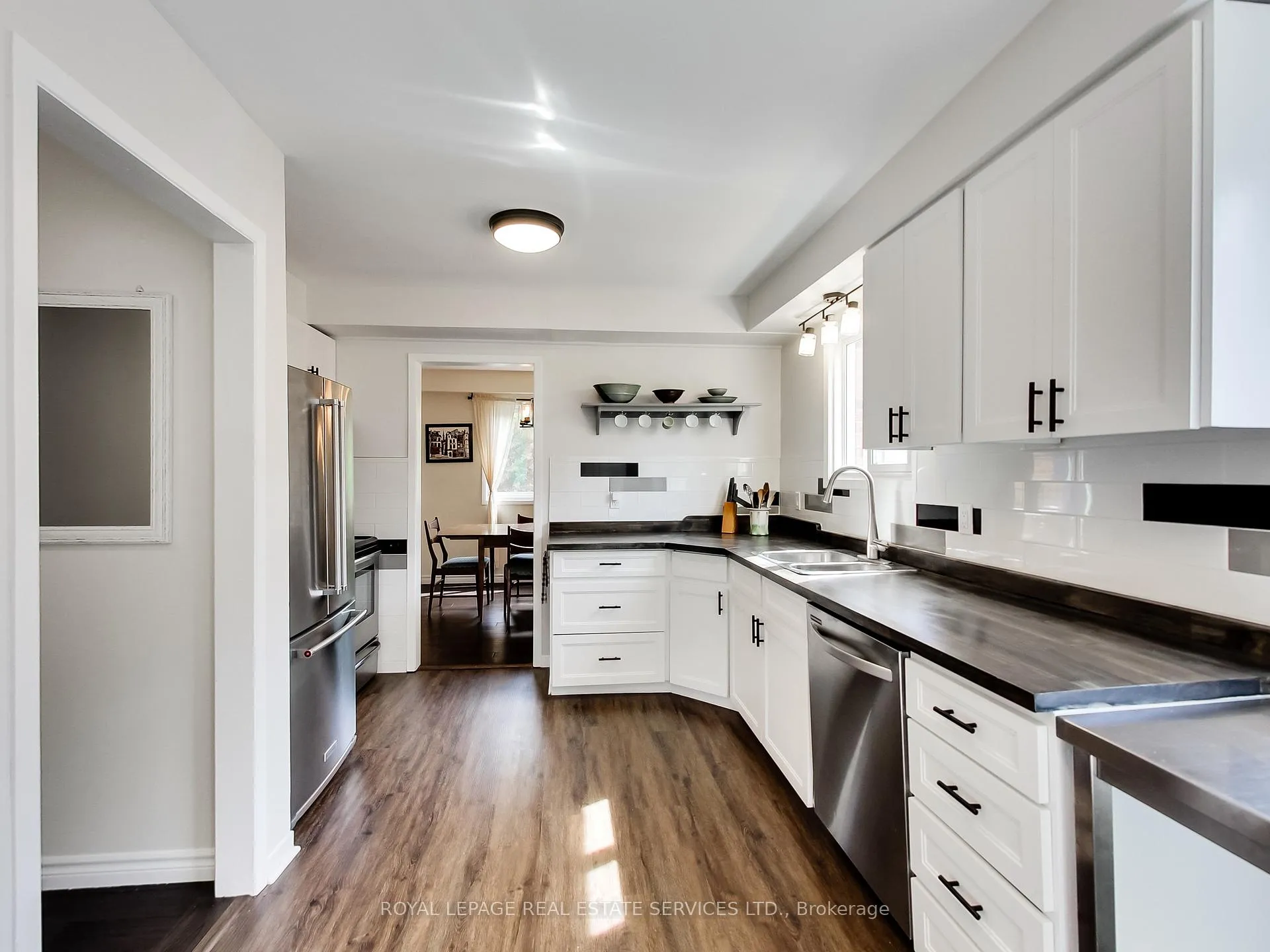 Photo 5 of 27 Bremen Lane, Mississauga, Streetsville — HOMEH