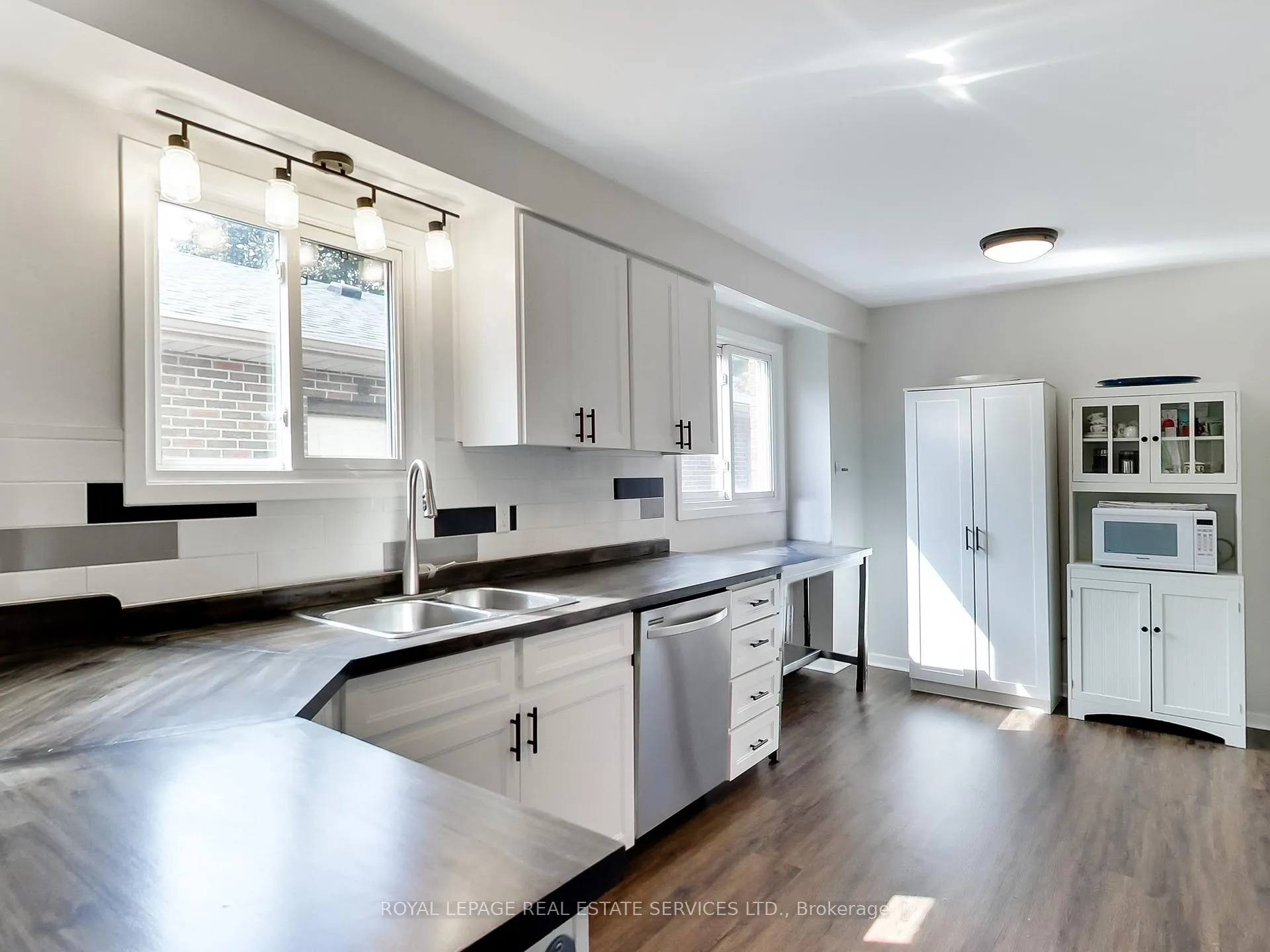 Photo 6 of 27 Bremen Lane, Mississauga, Streetsville — HOMEH