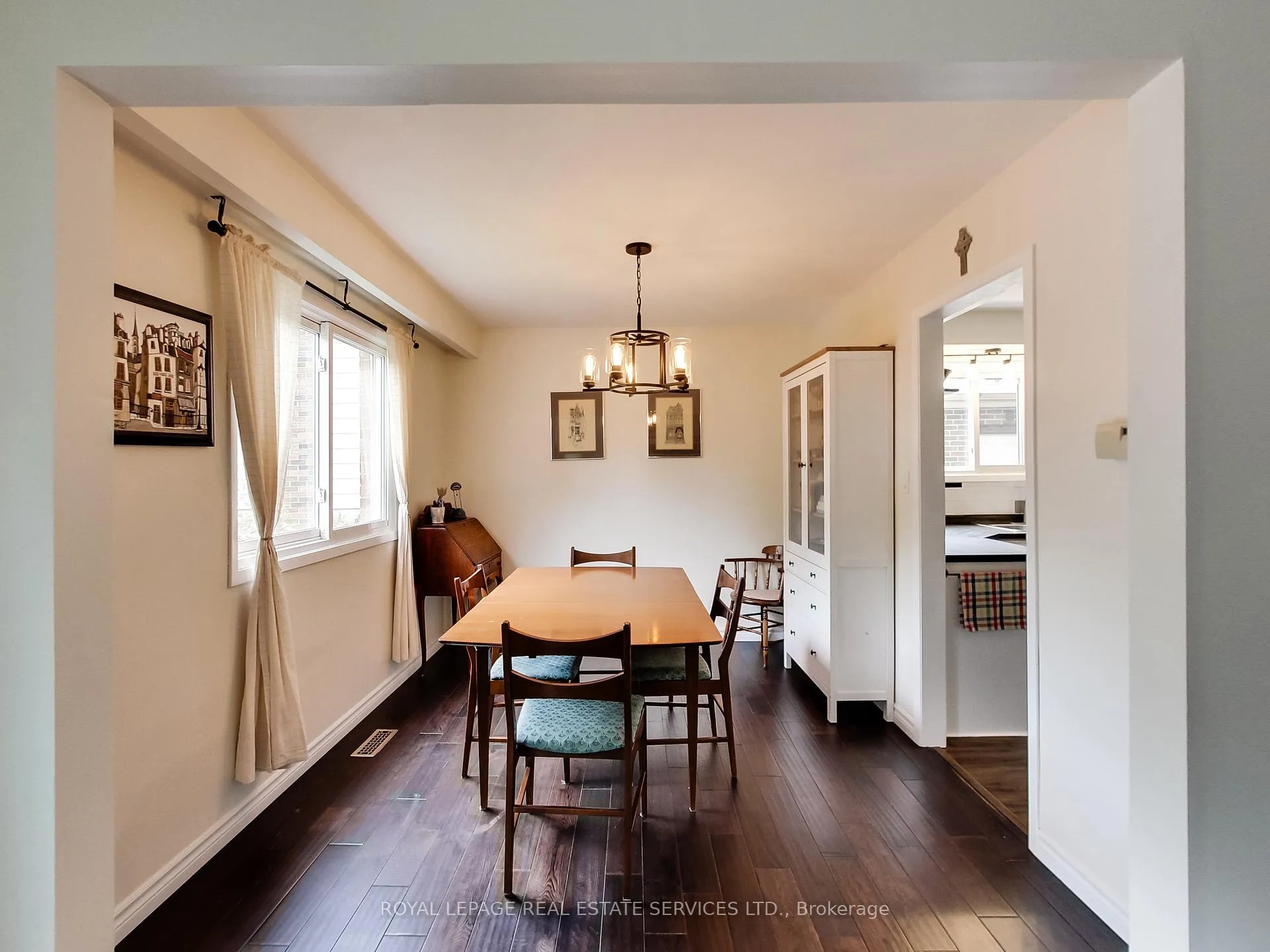 Photo 9 of 27 Bremen Lane, Mississauga, Streetsville — HOMEH