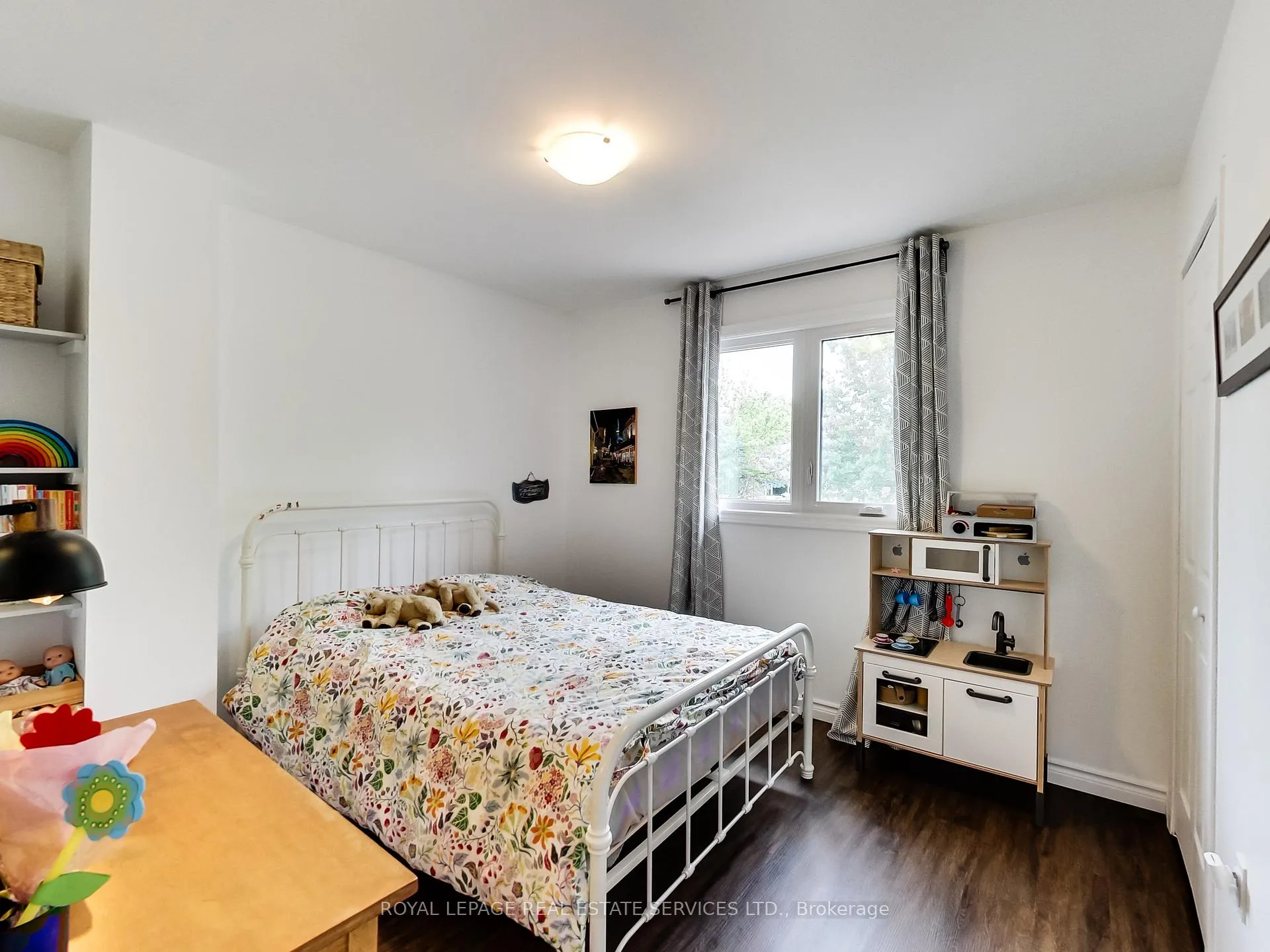 Photo 23 of 27 Bremen Lane, Mississauga, Streetsville — HOMEH