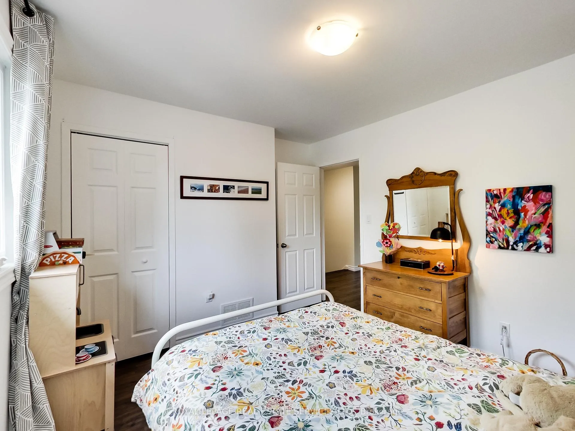 Photo 24 of 27 Bremen Lane, Mississauga, Streetsville — HOMEH
