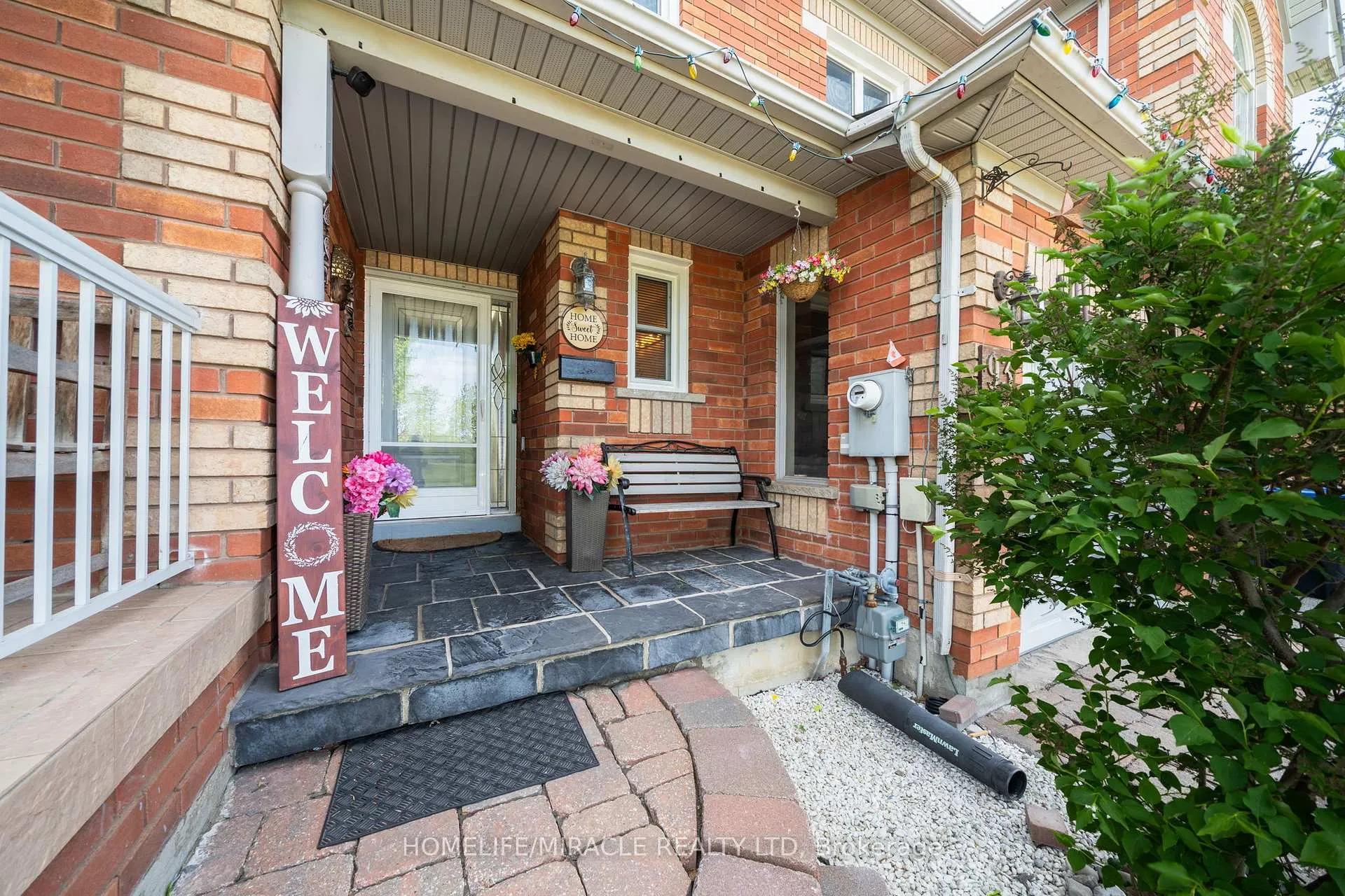Photo 4 of 93 Brickyard Way, Brampton, Brampton North — HOMEH