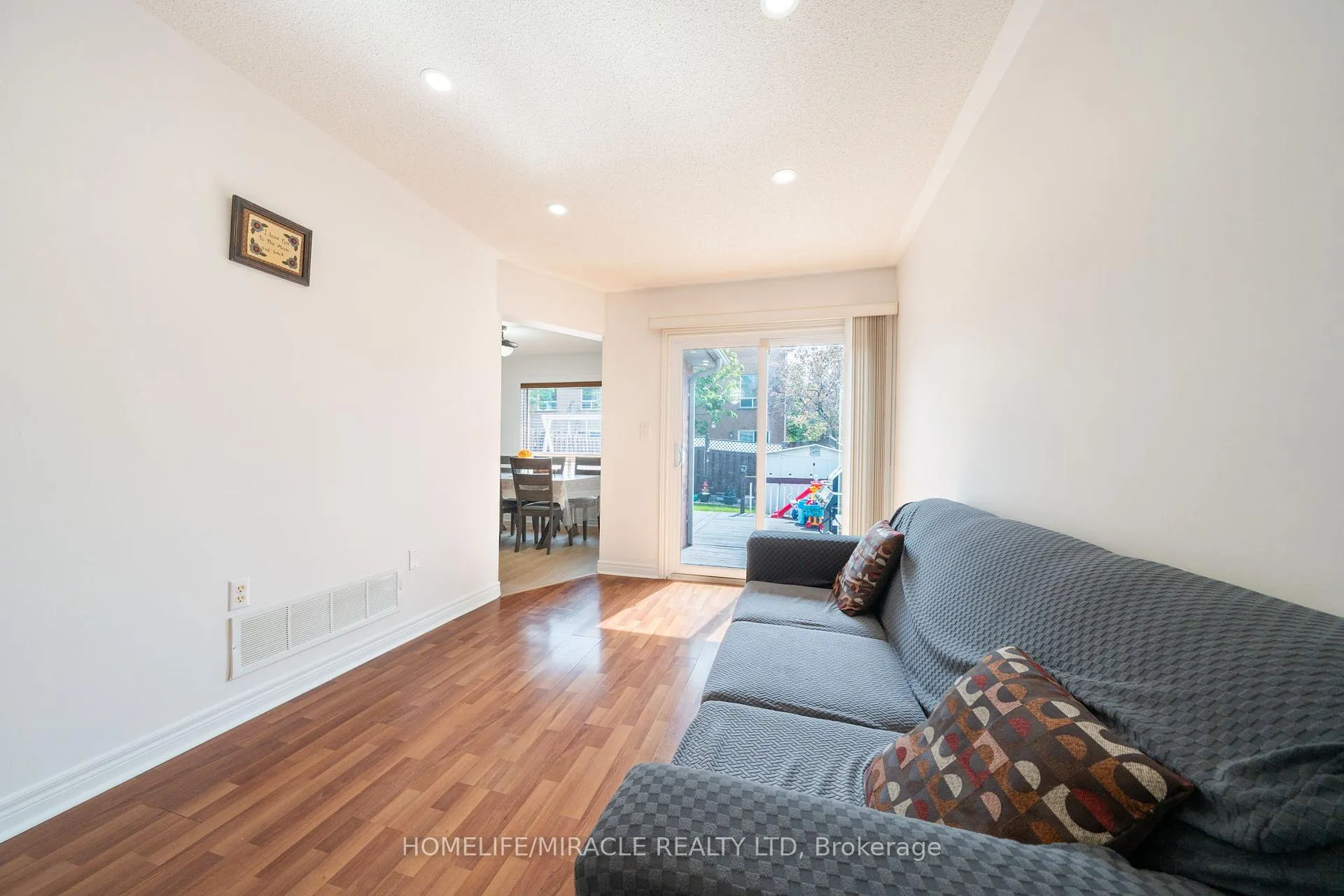 Photo 9 of 93 Brickyard Way, Brampton, Brampton North — HOMEH