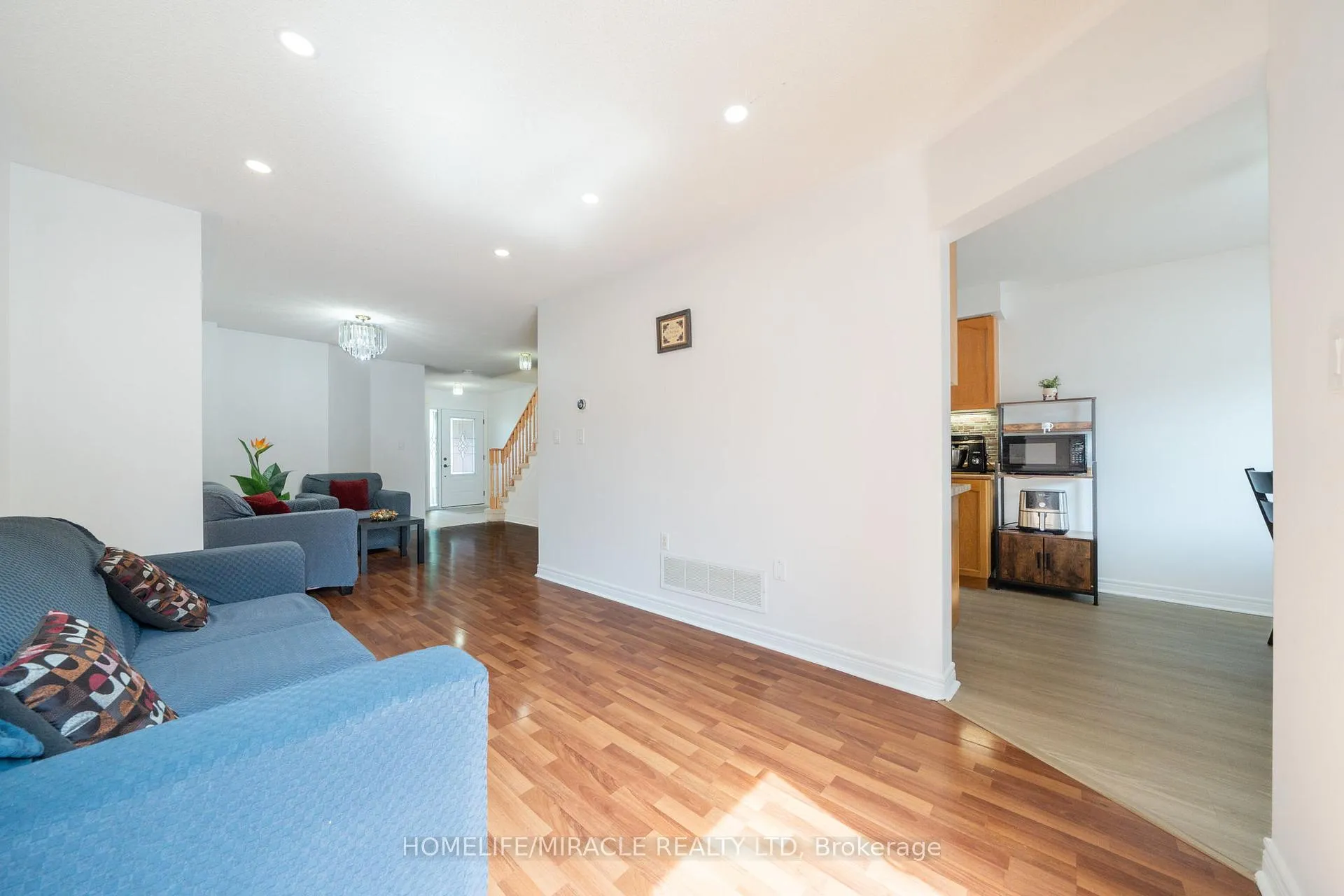Photo 10 of 93 Brickyard Way, Brampton, Brampton North — HOMEH