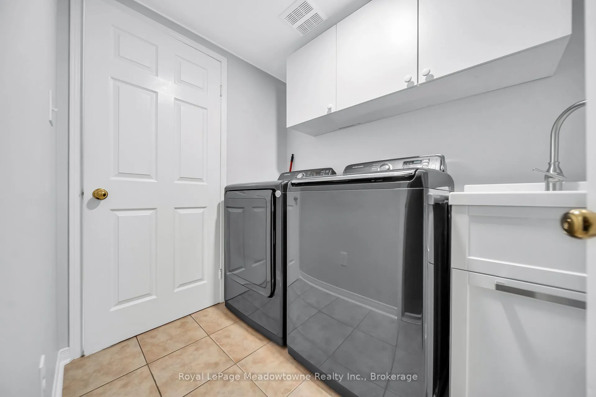 Photo 8 of 1201 Fox Crescent, Milton, Dempsey — HOMEH