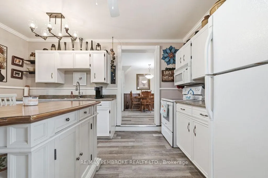 Photo 4 of 558 Mackay Street, Pembroke, Pembroke — HOMEH
