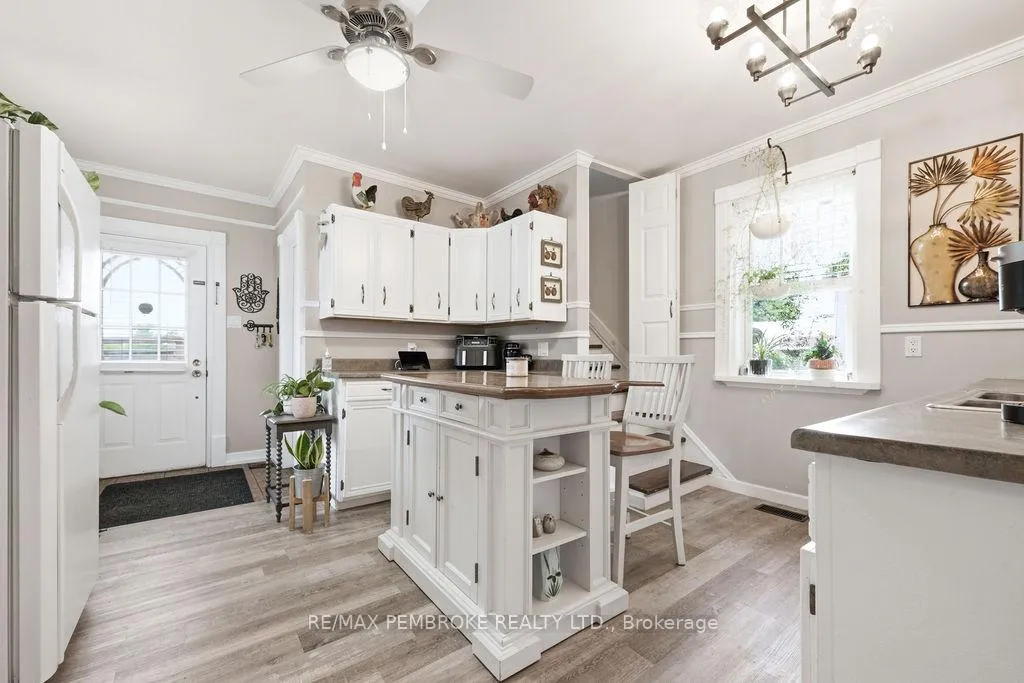 Photo 5 of 558 Mackay Street, Pembroke, Pembroke — HOMEH