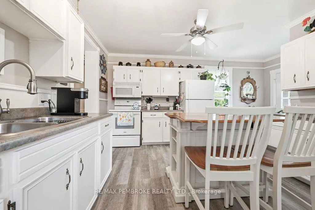 Photo 7 of 558 Mackay Street, Pembroke, Pembroke — HOMEH