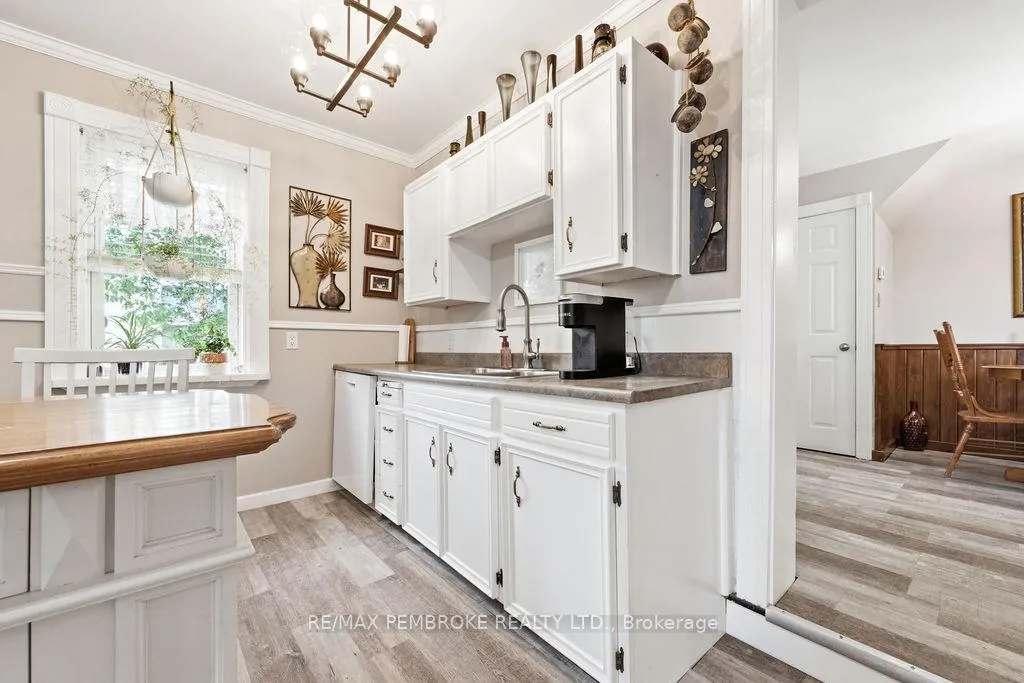 Photo 10 of 558 Mackay Street, Pembroke, Pembroke — HOMEH