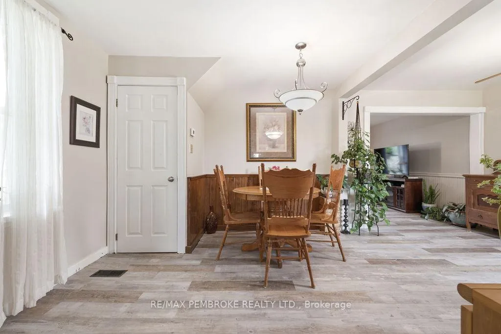 Photo 12 of 558 Mackay Street, Pembroke, Pembroke — HOMEH