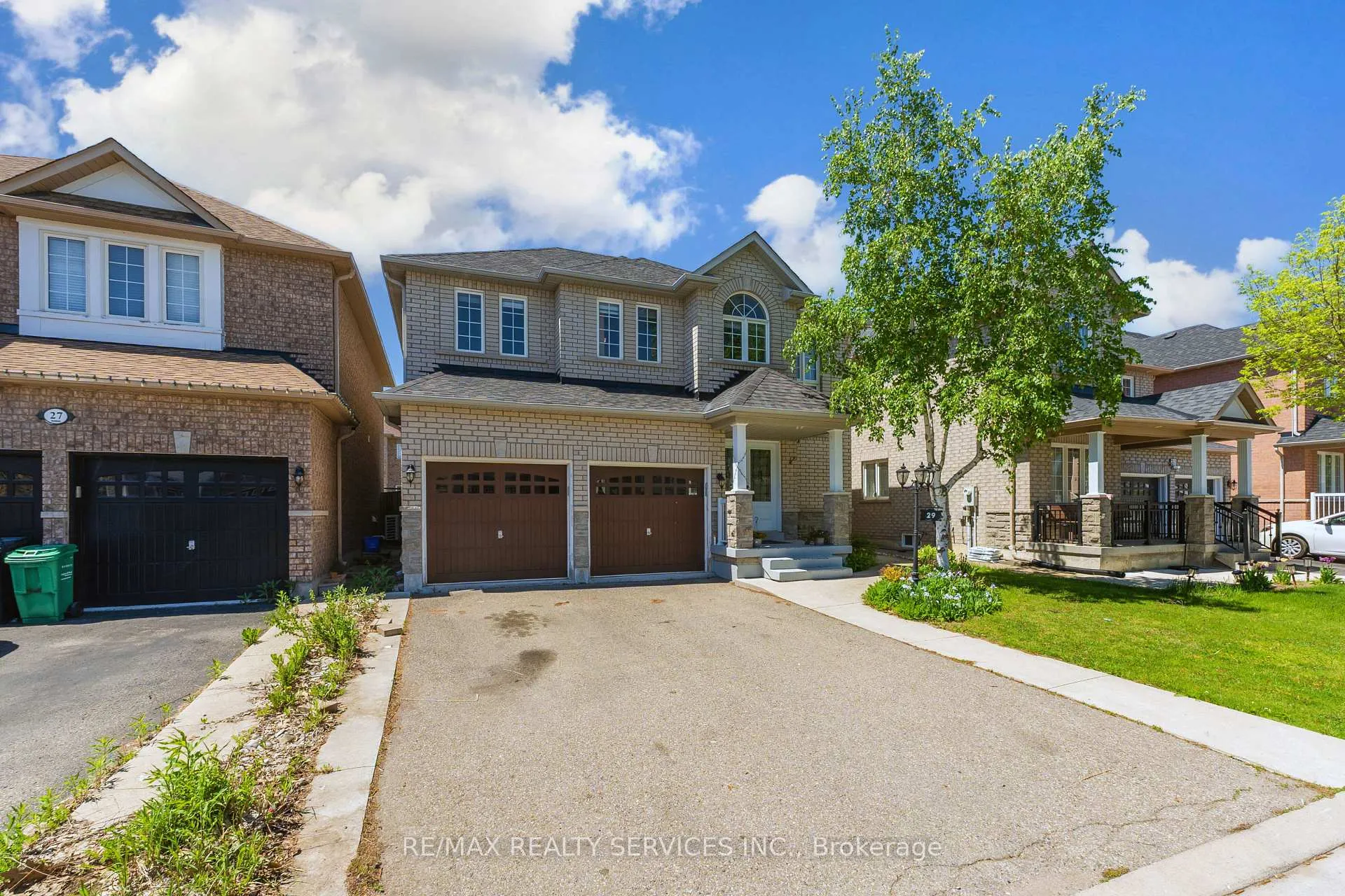 Photo 2 of 29 Sir Jacobs Crescent, Brampton, Fletcher's Meadow — HOMEH