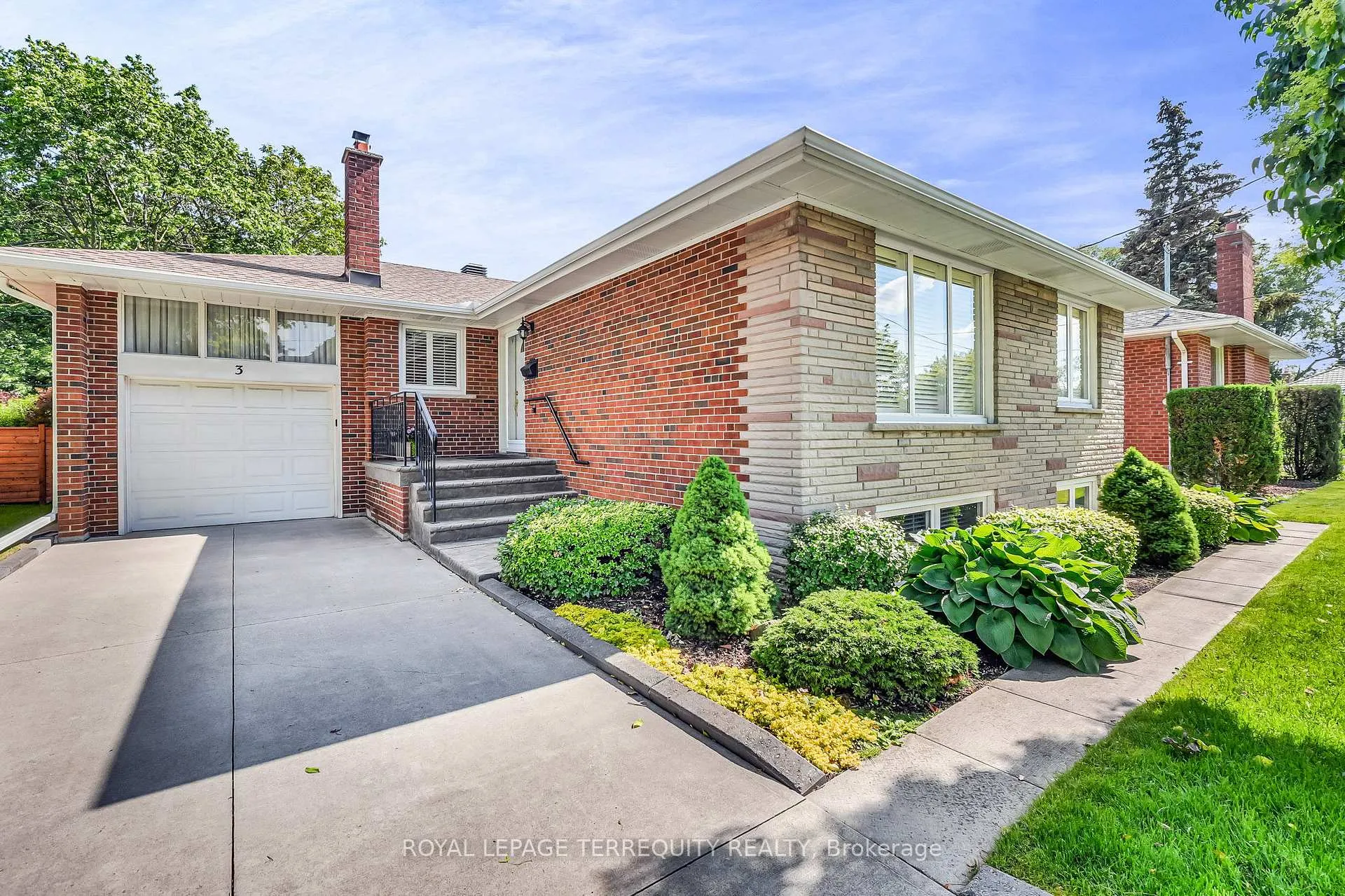 Photo 3 of 3 Avery Avenue, Etobicoke, Markland Wood — HOMEH