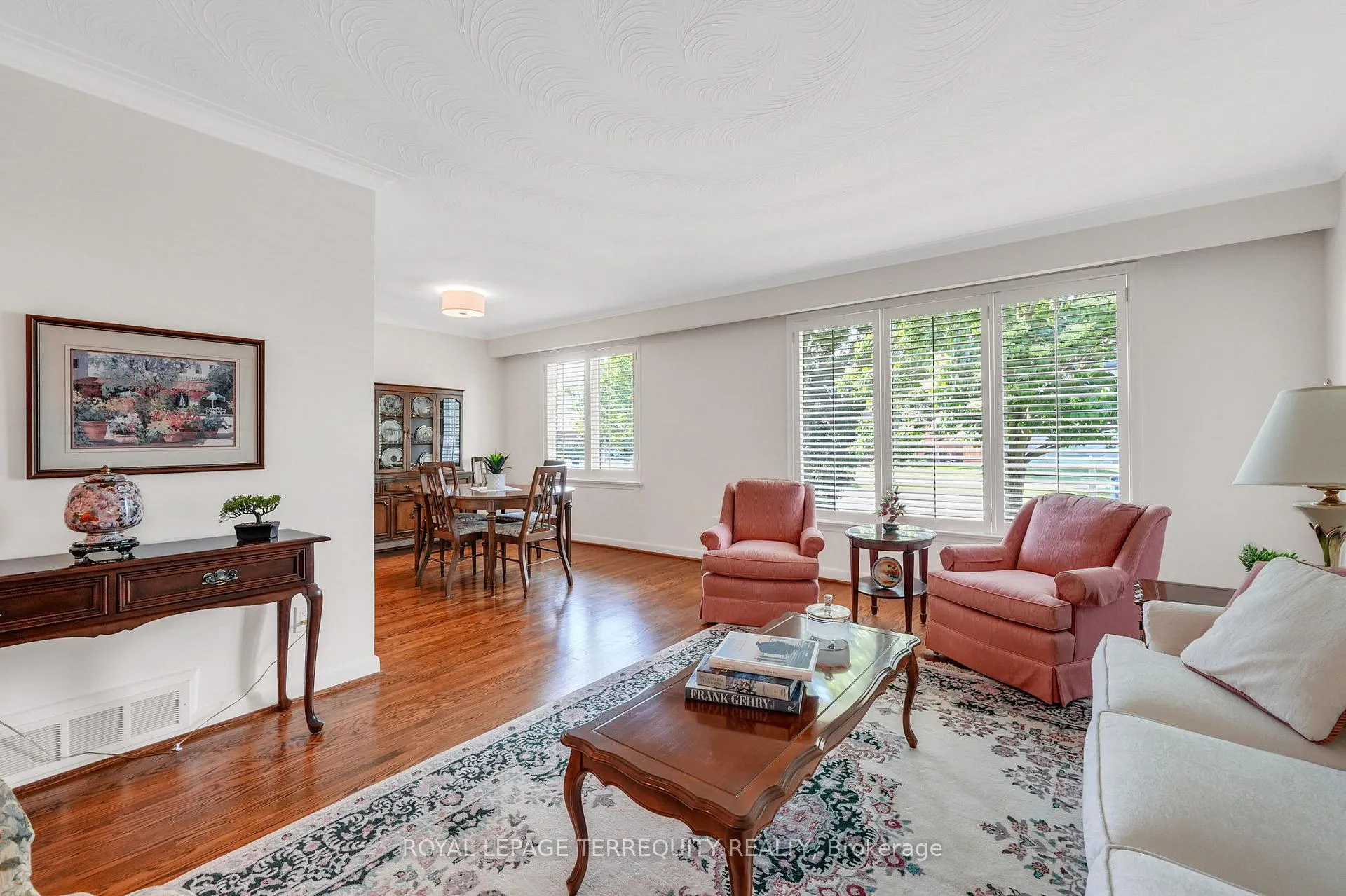 Photo 9 of 3 Avery Avenue, Etobicoke, Markland Wood — HOMEH