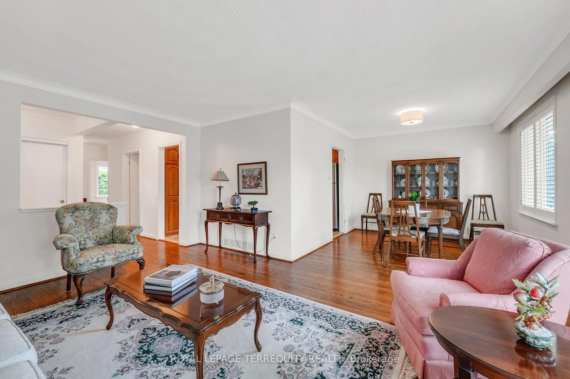 Photo 10 of 3 Avery Avenue, Etobicoke, Markland Wood — HOMEH