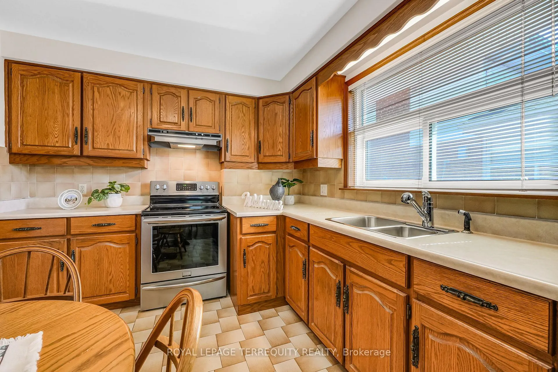 Photo 12 of 3 Avery Avenue, Etobicoke, Markland Wood — HOMEH