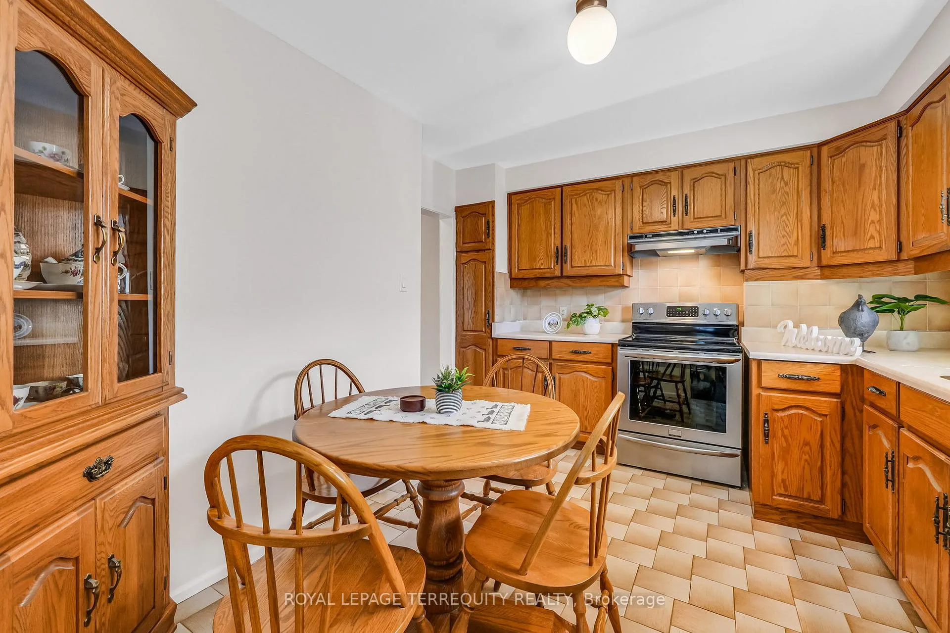 Photo 13 of 3 Avery Avenue, Etobicoke, Markland Wood — HOMEH