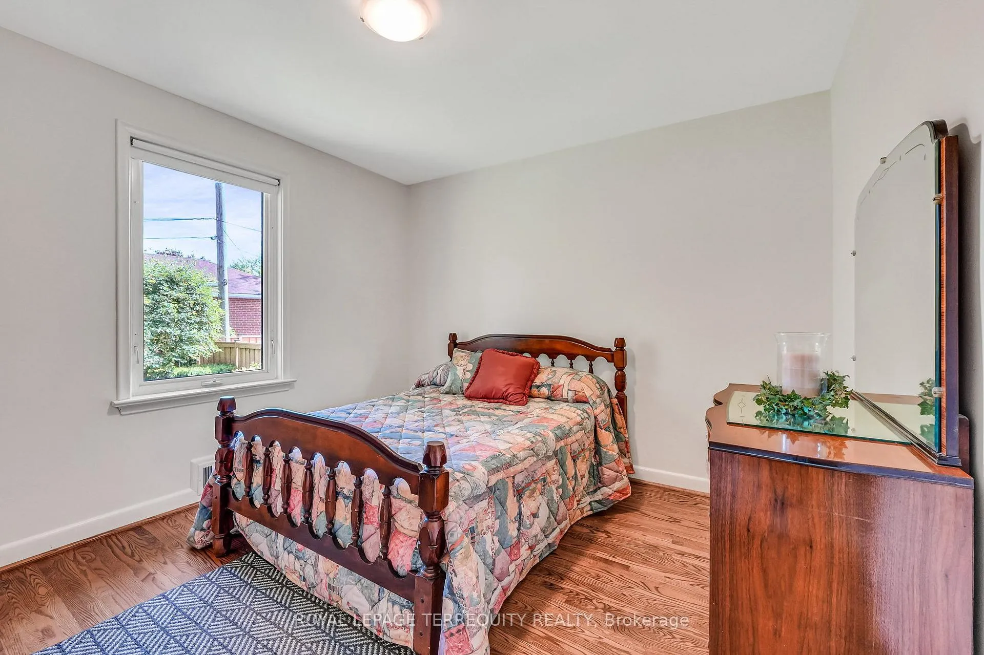 Photo 17 of 3 Avery Avenue, Etobicoke, Markland Wood — HOMEH