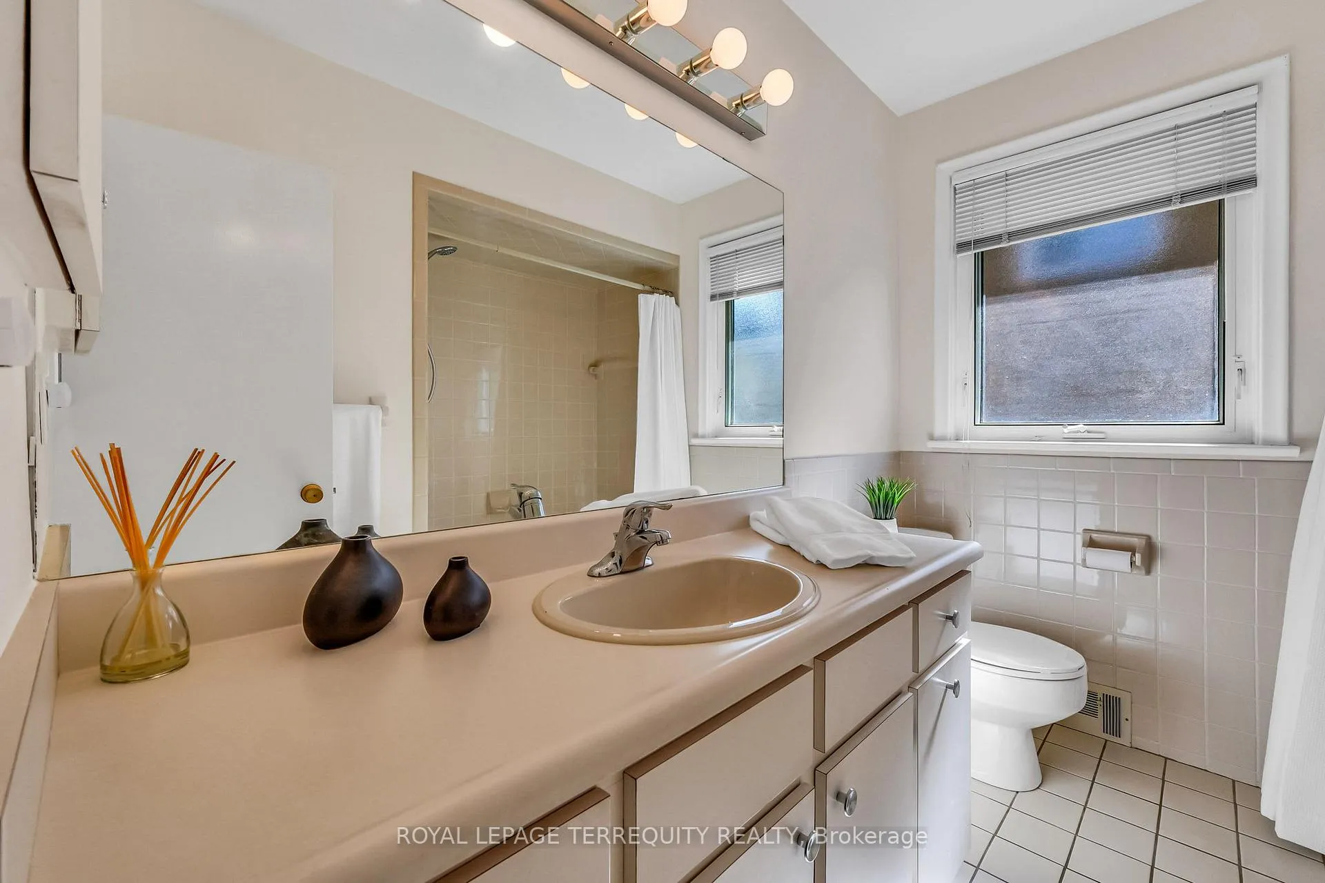 Photo 20 of 3 Avery Avenue, Etobicoke, Markland Wood — HOMEH