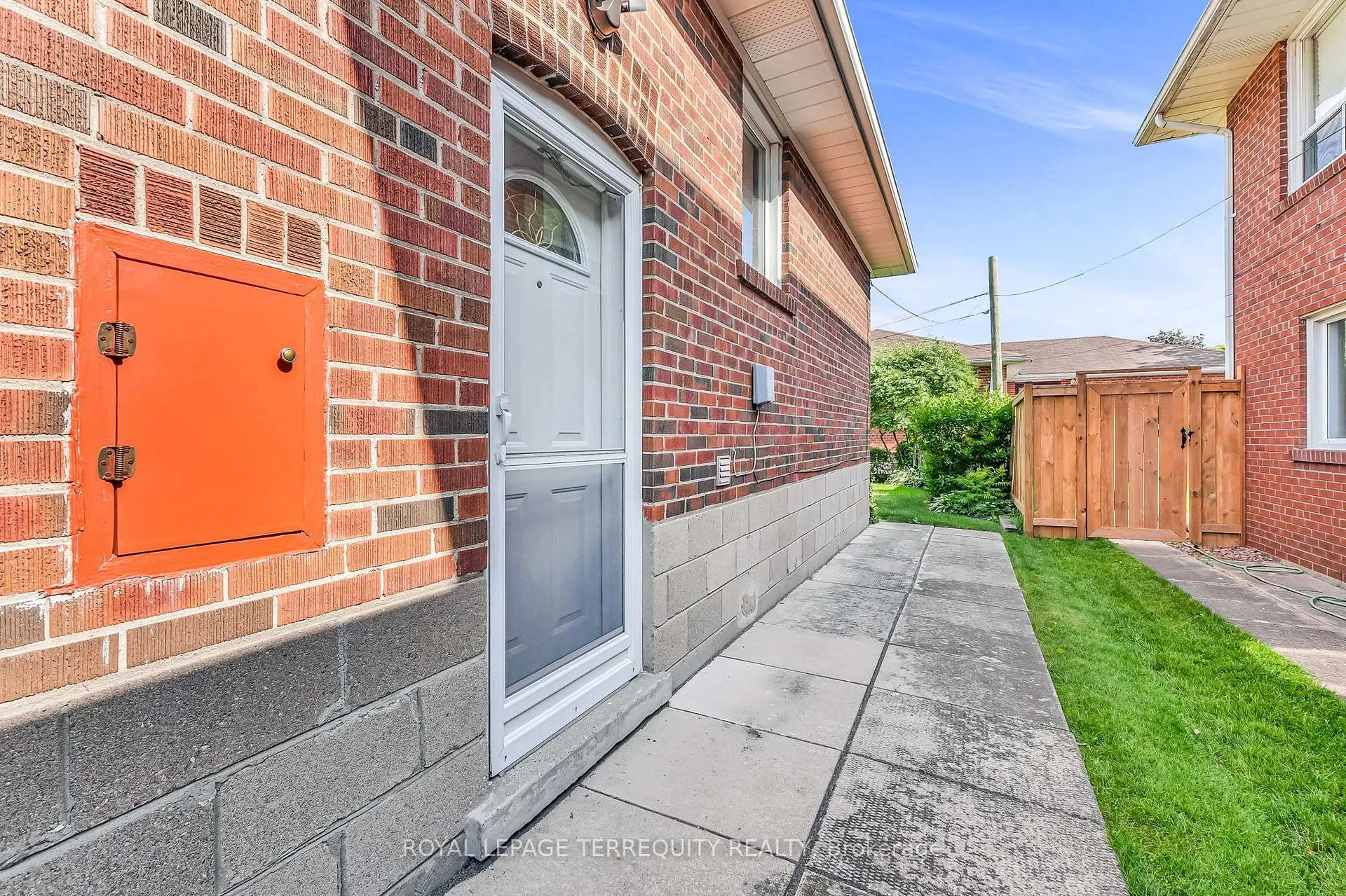 Photo 29 of 3 Avery Avenue, Etobicoke, Markland Wood — HOMEH
