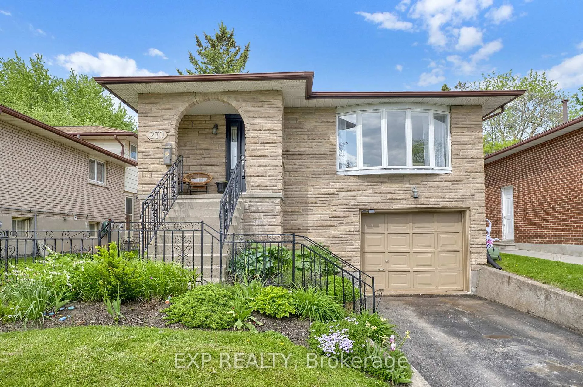 Front of 270 Fairlawn Court