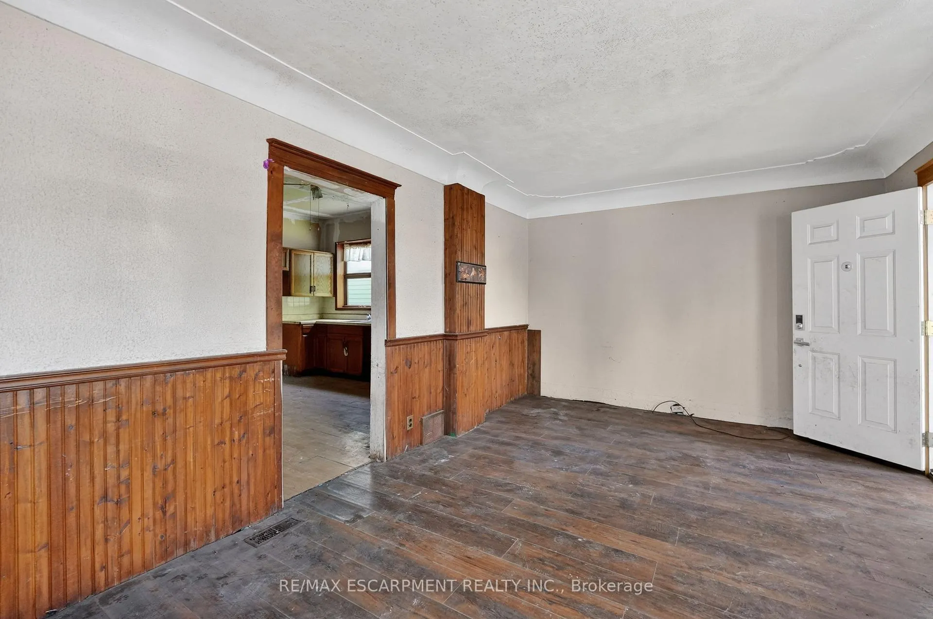 Photo 4 of 28 Cambridge Avenue, Hamilton, Crown Point — HOMEH