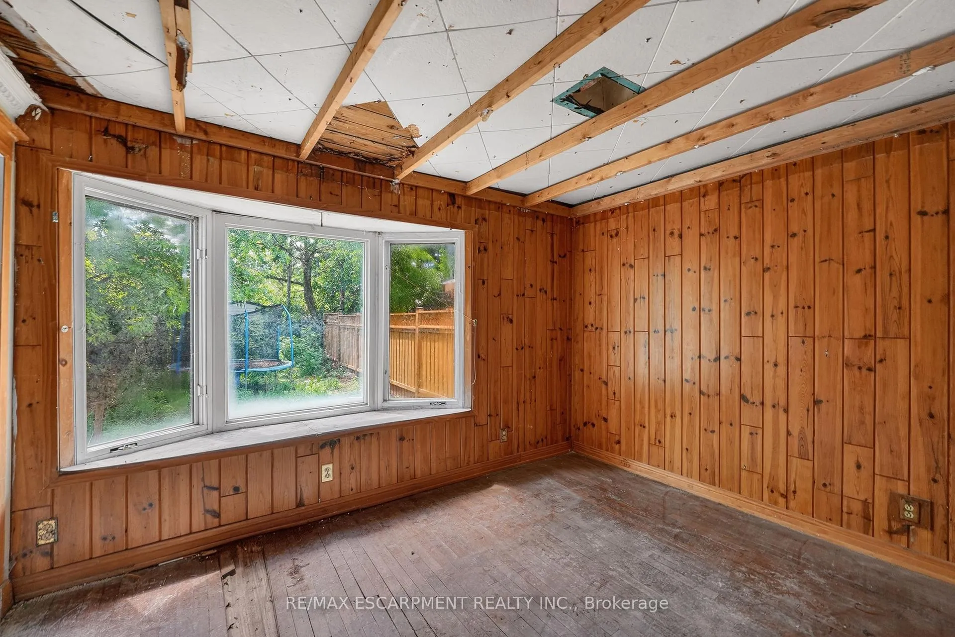 Photo 6 of 28 Cambridge Avenue, Hamilton, Crown Point — HOMEH