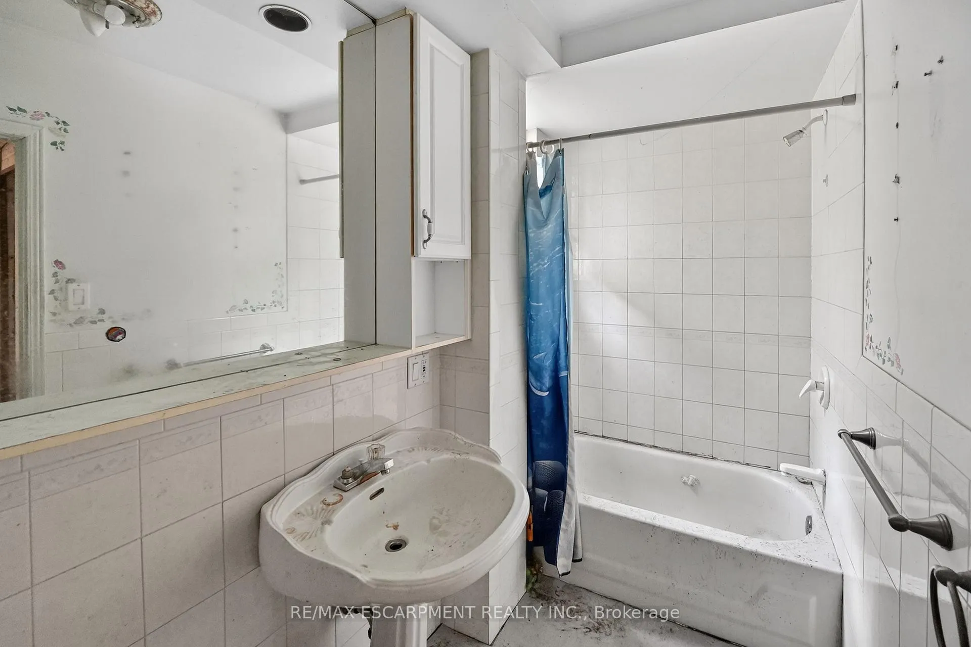 Photo 7 of 28 Cambridge Avenue, Hamilton, Crown Point — HOMEH