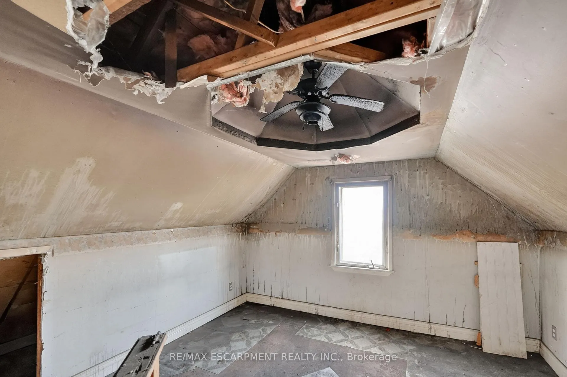 Photo 8 of 28 Cambridge Avenue, Hamilton, Crown Point — HOMEH