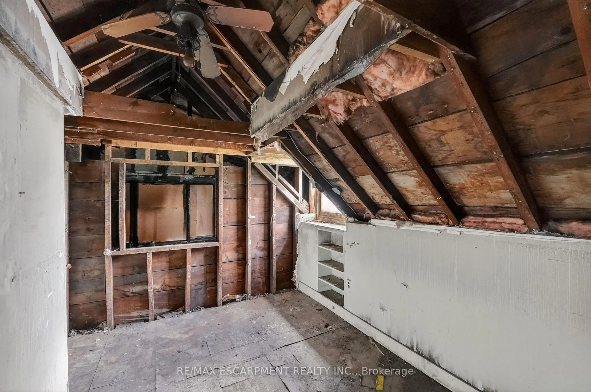Photo 9 of 28 Cambridge Avenue, Hamilton, Crown Point — HOMEH