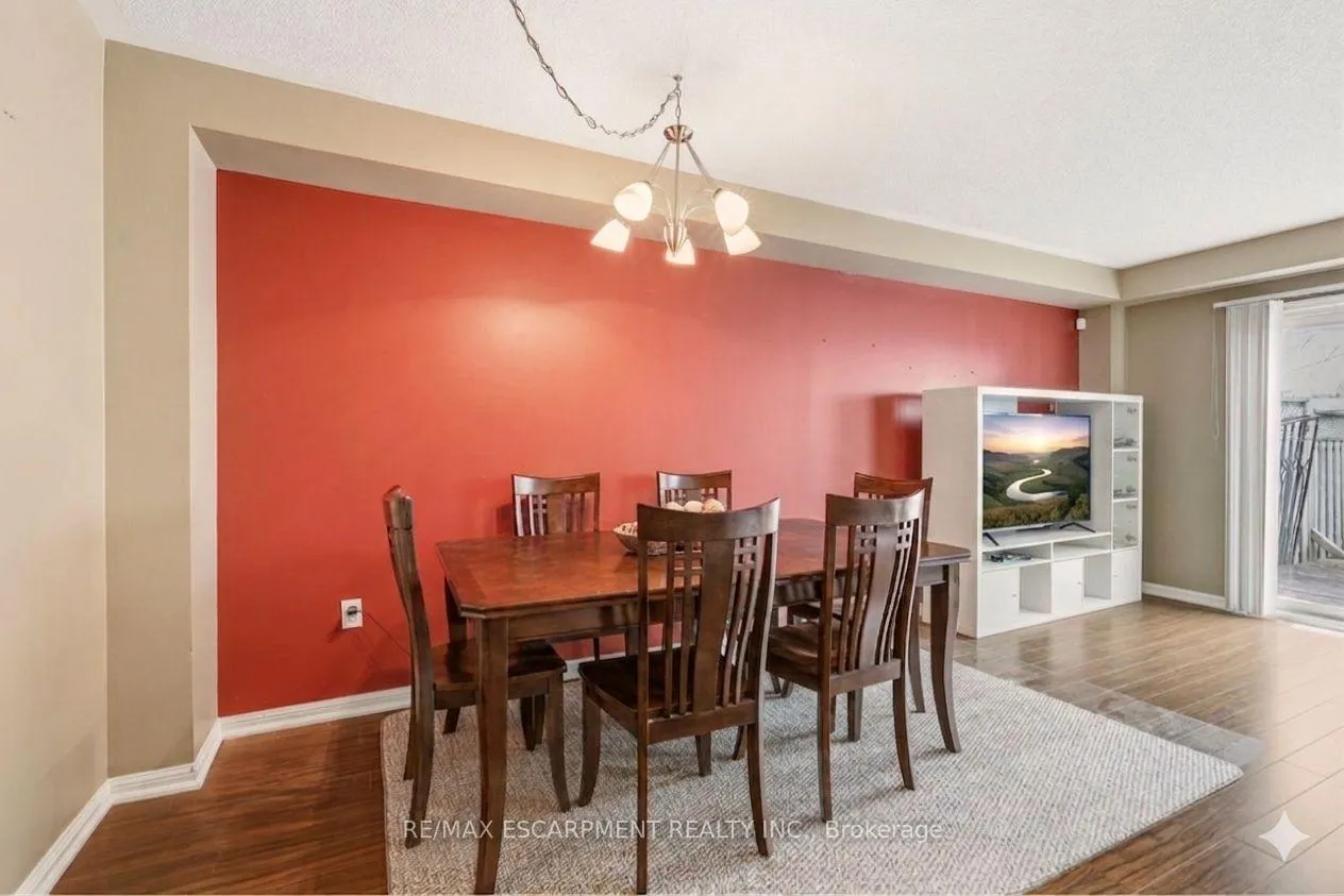 Photo 3 of 4413 Peter Drive, Burlington, Shoreacres — HOMEH