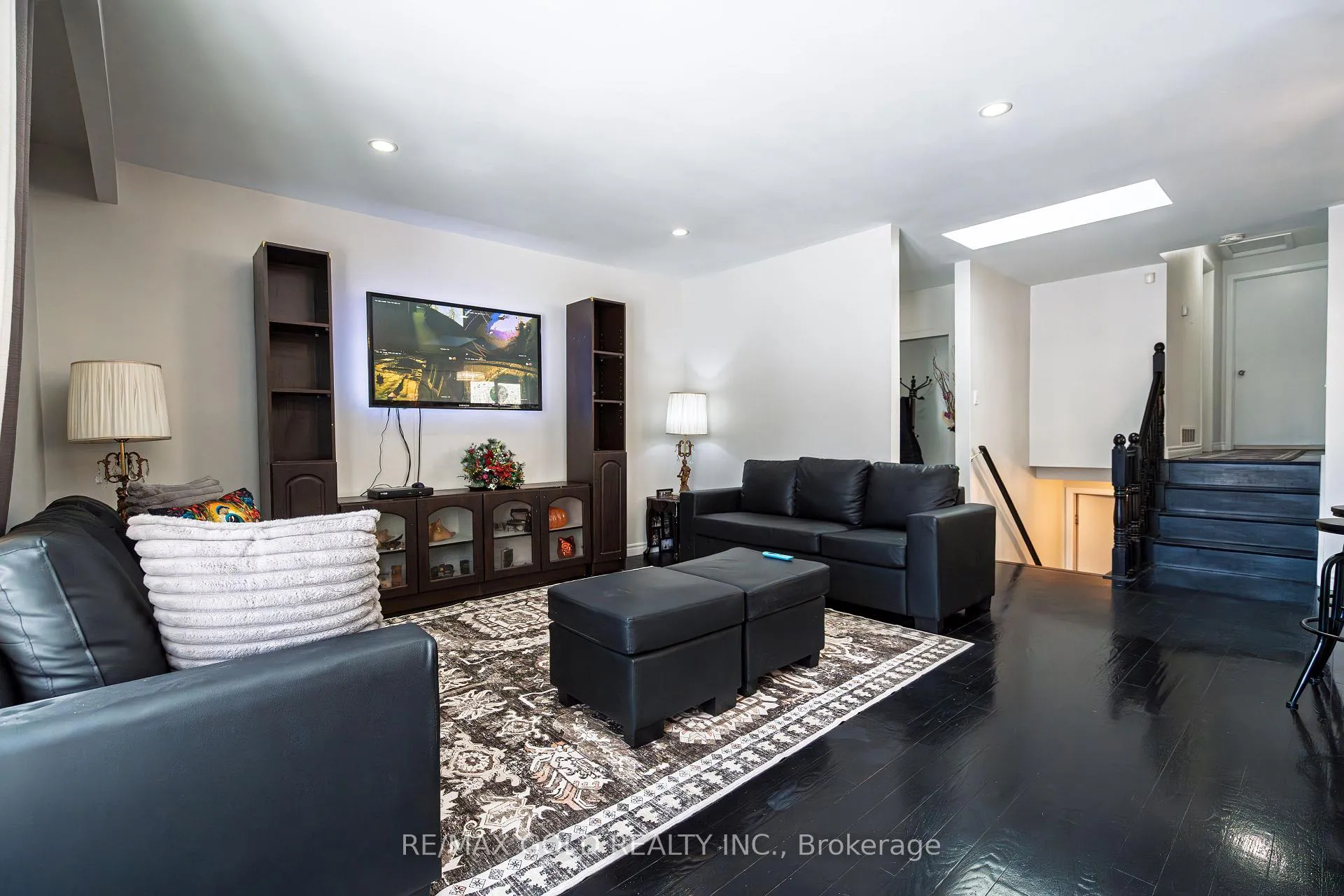 Photo 3 of 46 Elgin Drive, Brampton, Brampton South — HOMEH