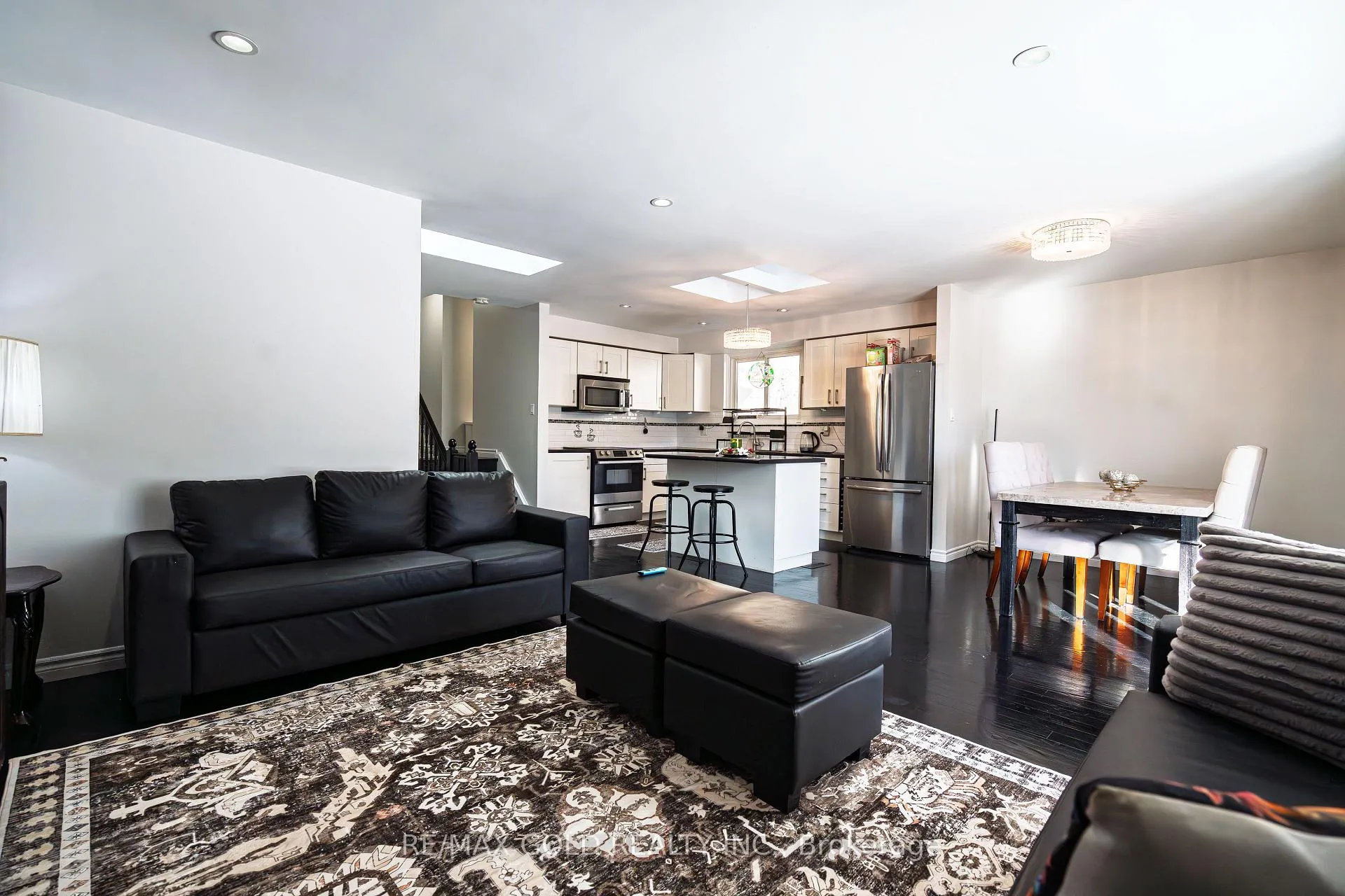 Photo 4 of 46 Elgin Drive, Brampton, Brampton South — HOMEH