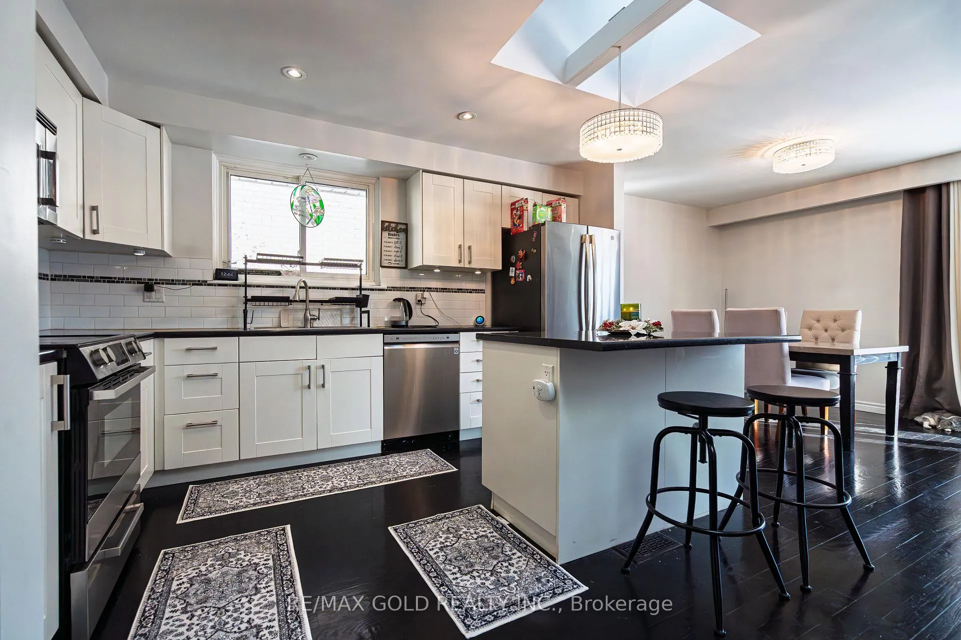 Photo 7 of 46 Elgin Drive, Brampton, Brampton South — HOMEH