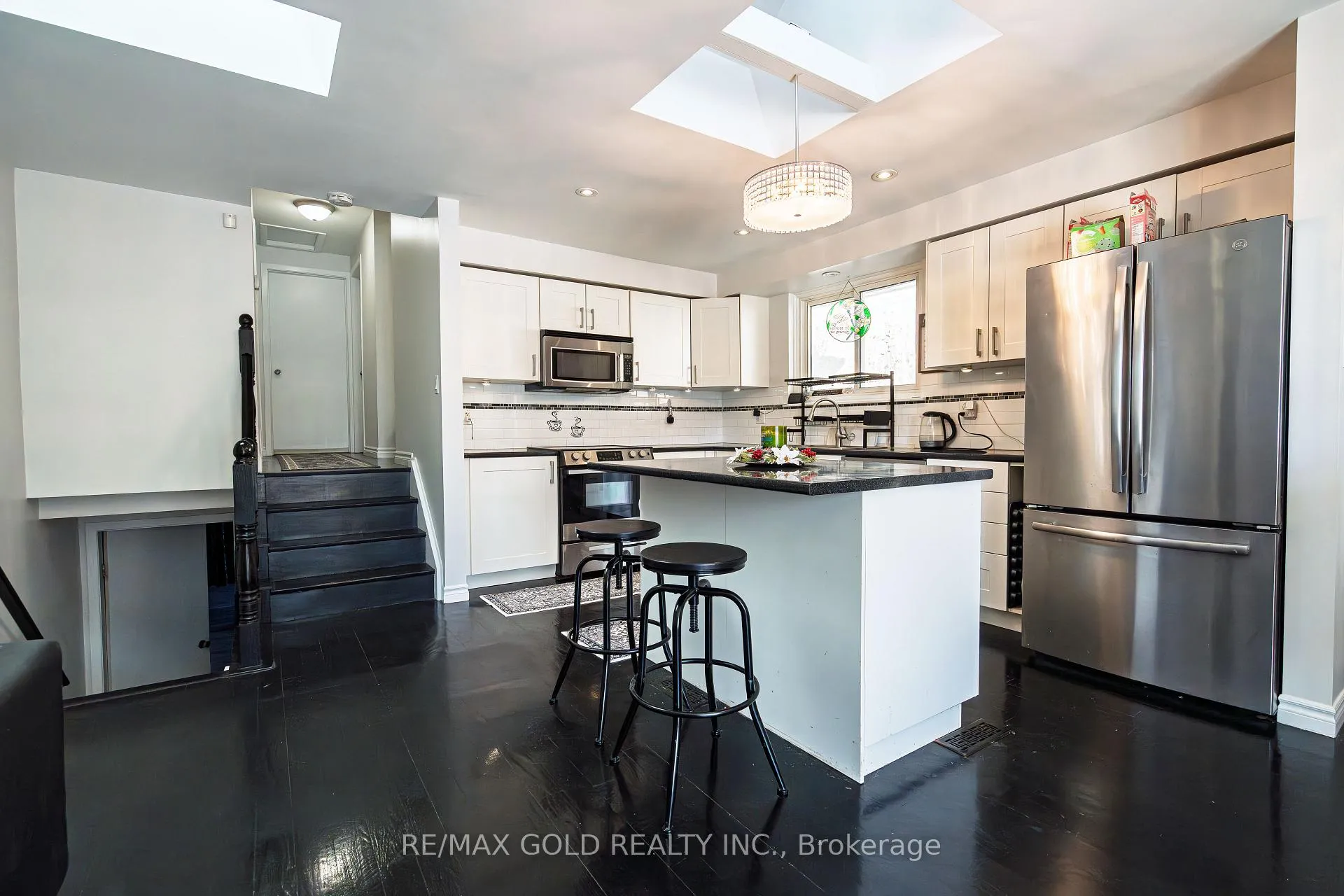 Photo 8 of 46 Elgin Drive, Brampton, Brampton South — HOMEH