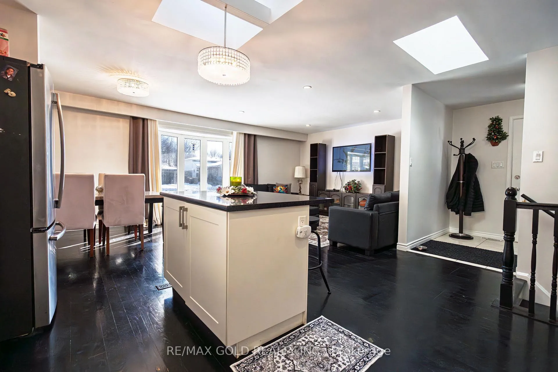 Photo 10 of 46 Elgin Drive, Brampton, Brampton South — HOMEH