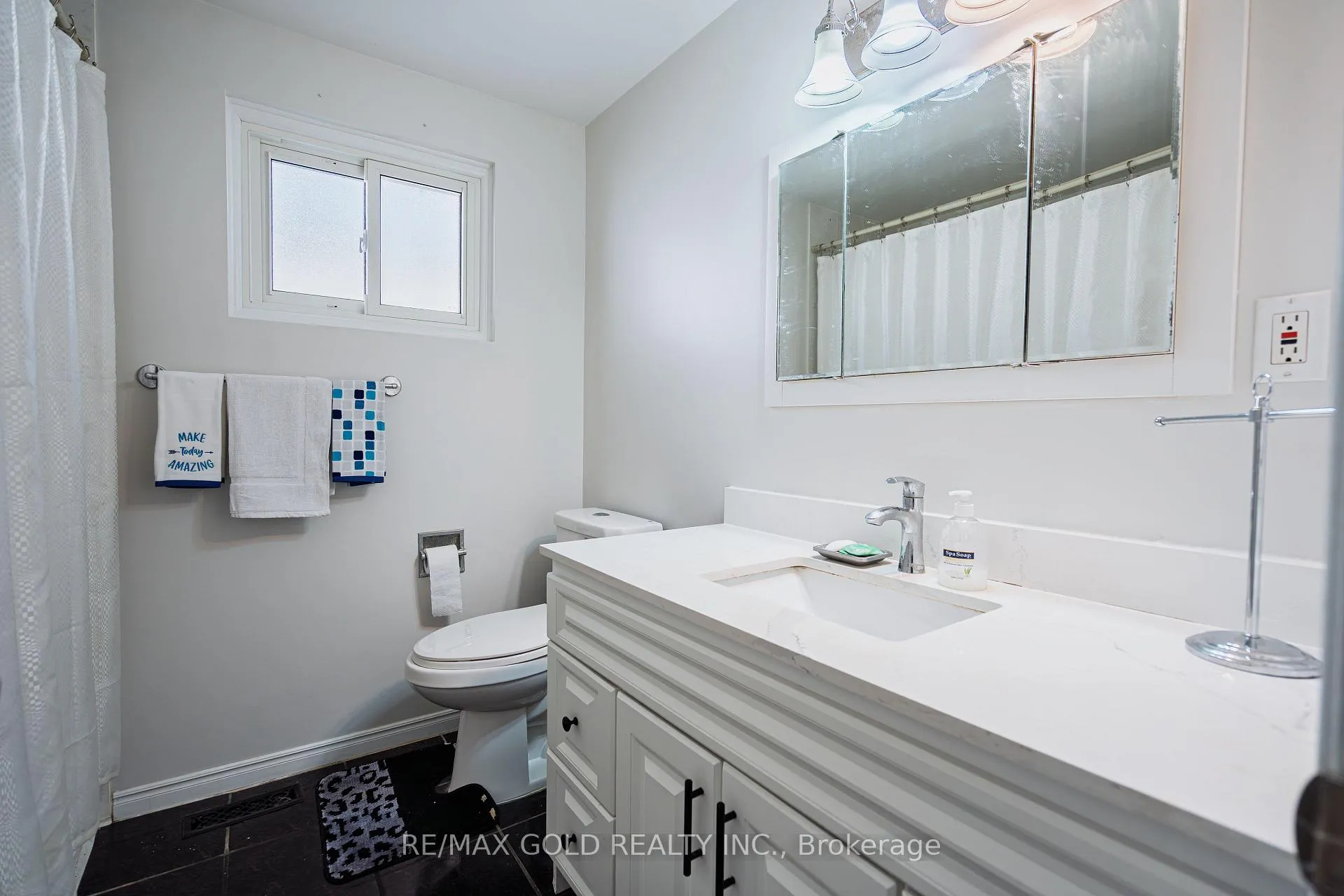 Photo 19 of 46 Elgin Drive, Brampton, Brampton South — HOMEH